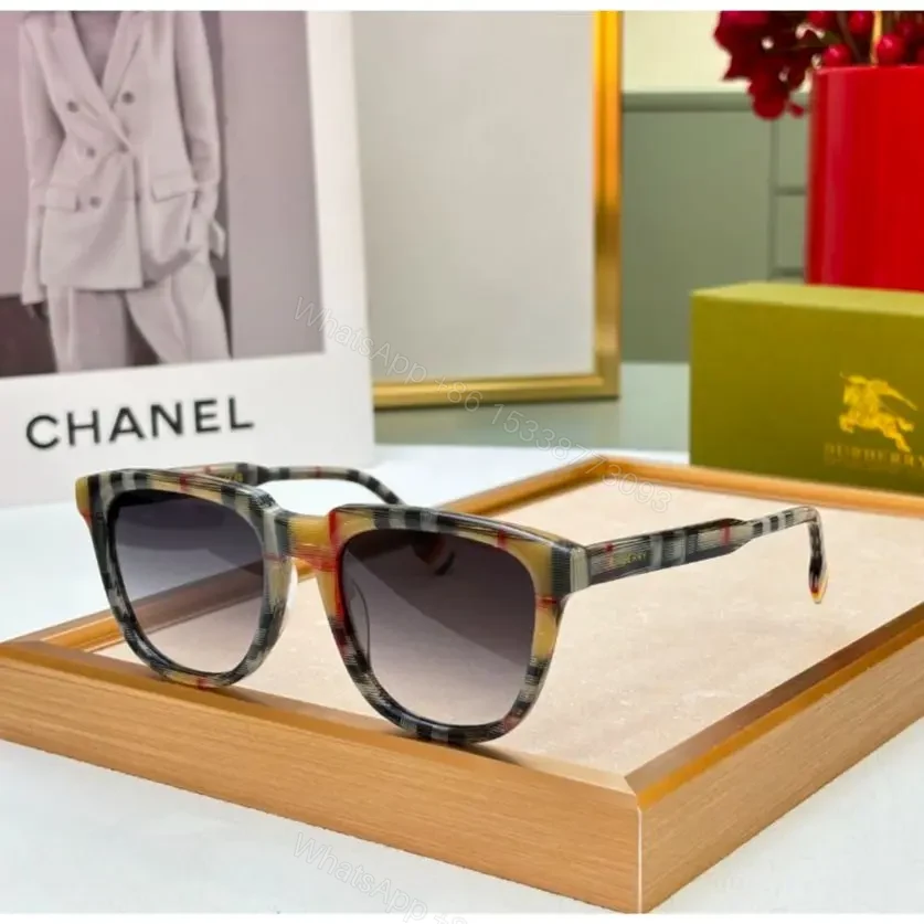 Burberry Wayfarer Sunglasses Black — view 1