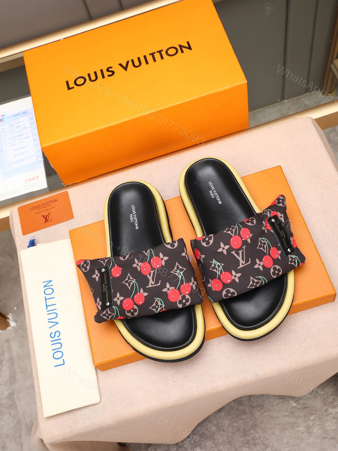 LV 高仿 Monogram櫻桃印花厚底拖鞋 棕色清新百搭款 — view 1