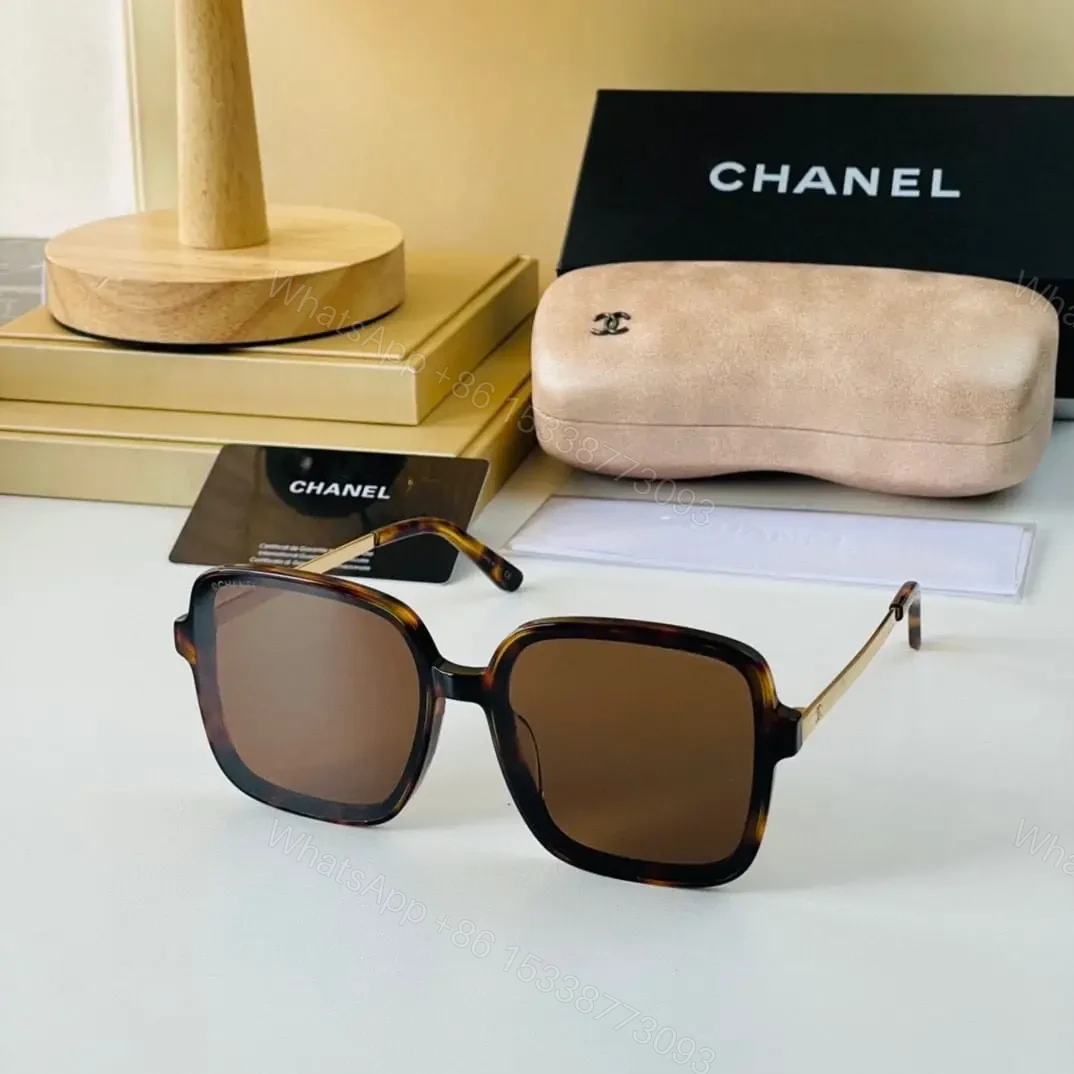 CHANEL — view 1