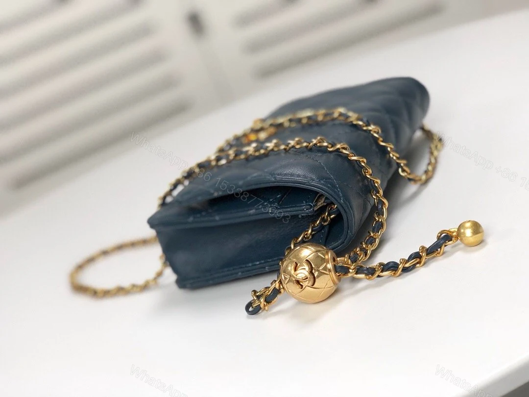 View 7 of Chanel CC Wallet on chain