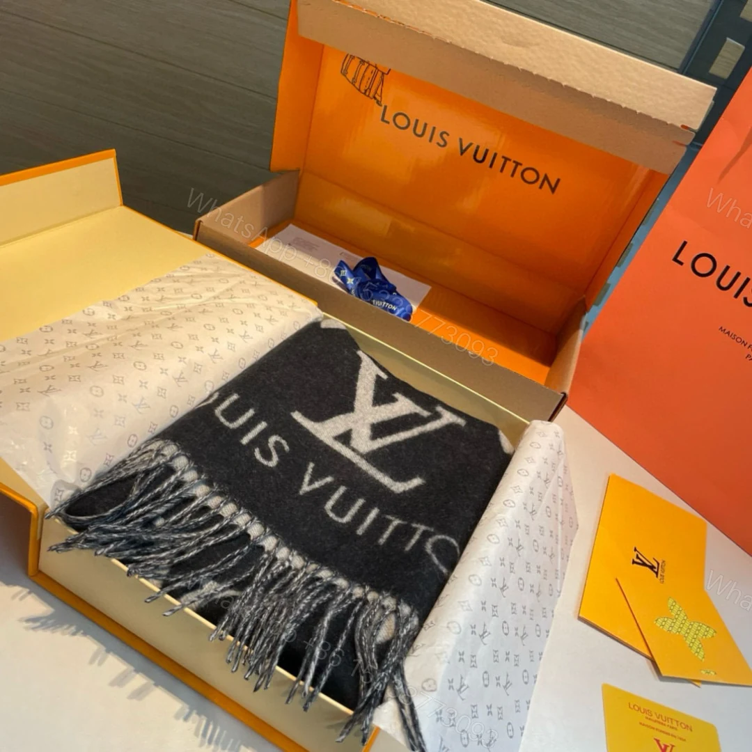 LV 一比一圍巾 黑灰大LOGO流蘇 保暖時尚款 — view 1