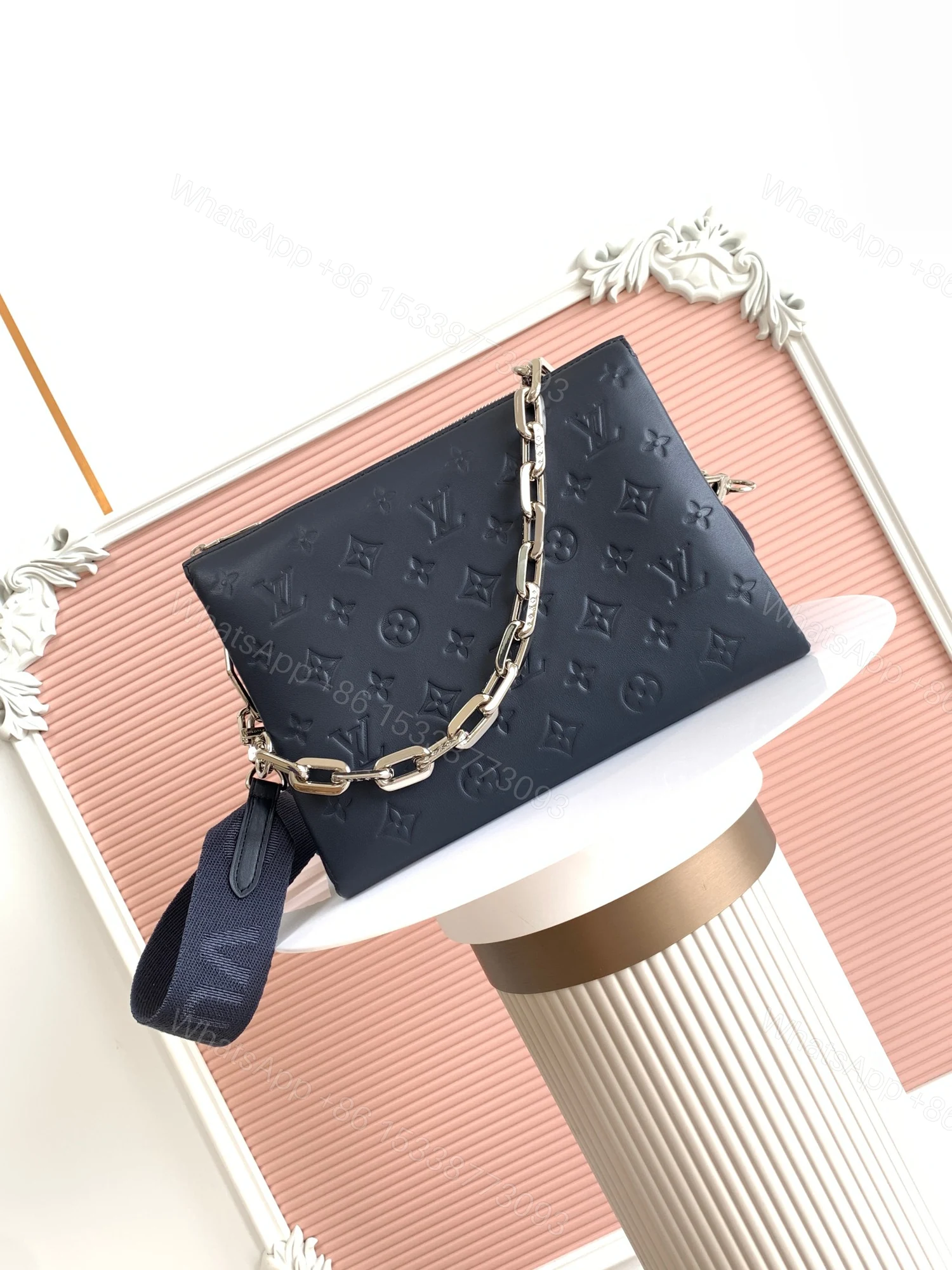 LV 高仿中號黑藍壓紋鏈條肩背包 Monogram全皮質感 — view 1