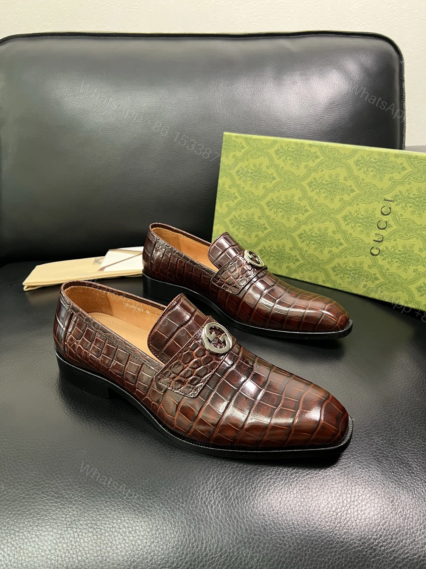 Gucci 一比一男士鱷魚紋皮鞋 棕色金屬飾扣 經典義式設計款 — view 1