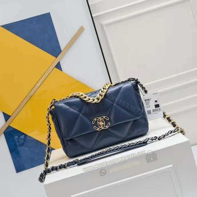Chanel19 Flap Bag Navy Blue — view 1