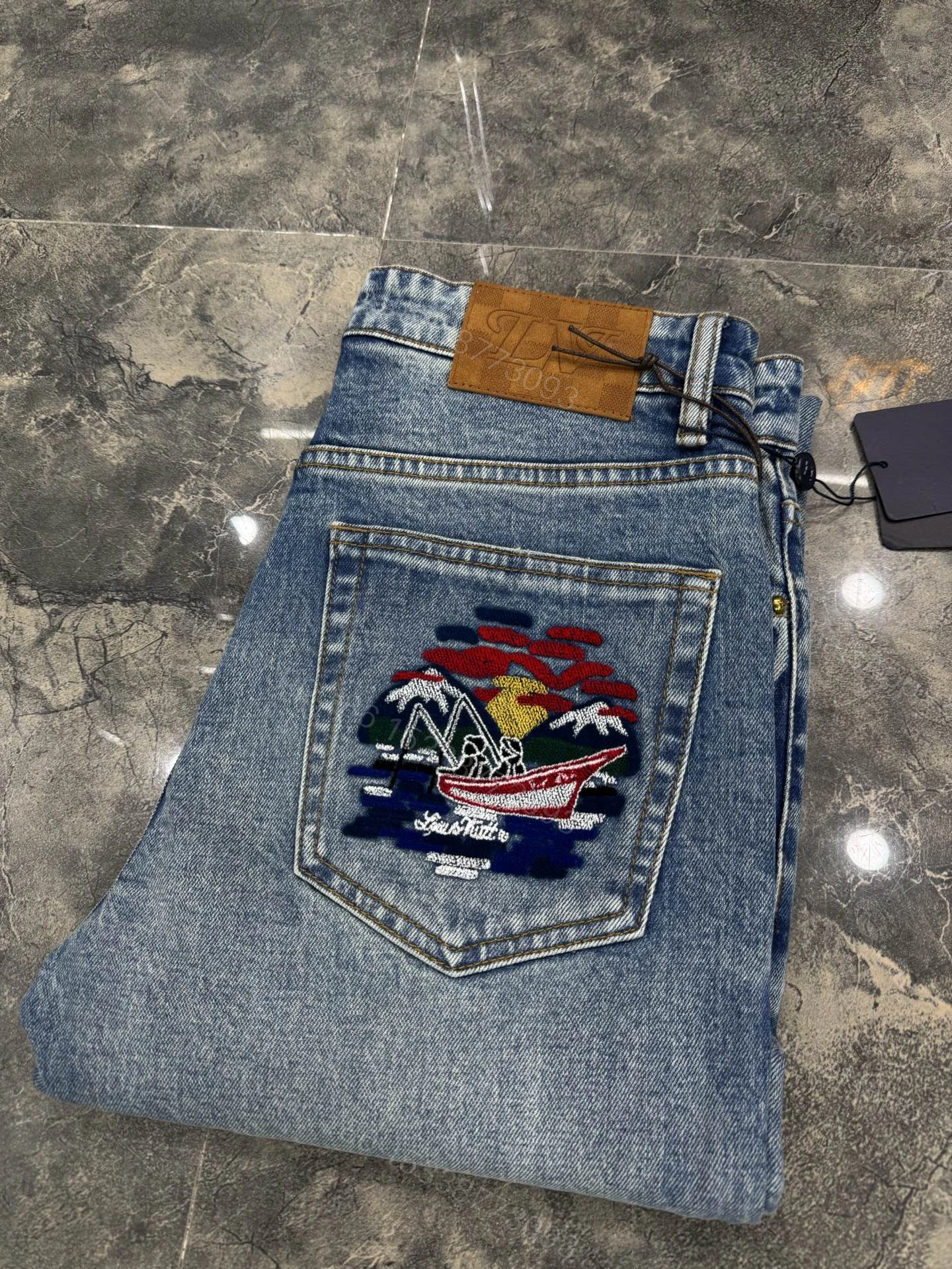 LV 高仿 男款 刺繡圖案牛仔褲 復古藝術風百搭長褲 — view 1