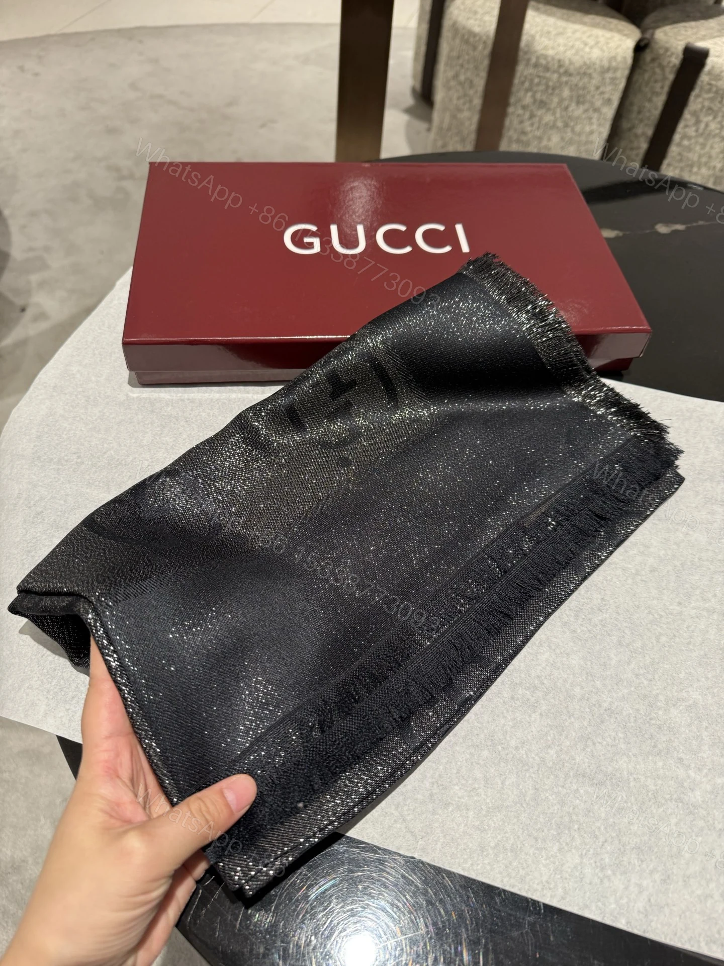 Gucci 一比一黑銀閃絲圍巾 女款時尚光澤感派對推薦單品 — view 1