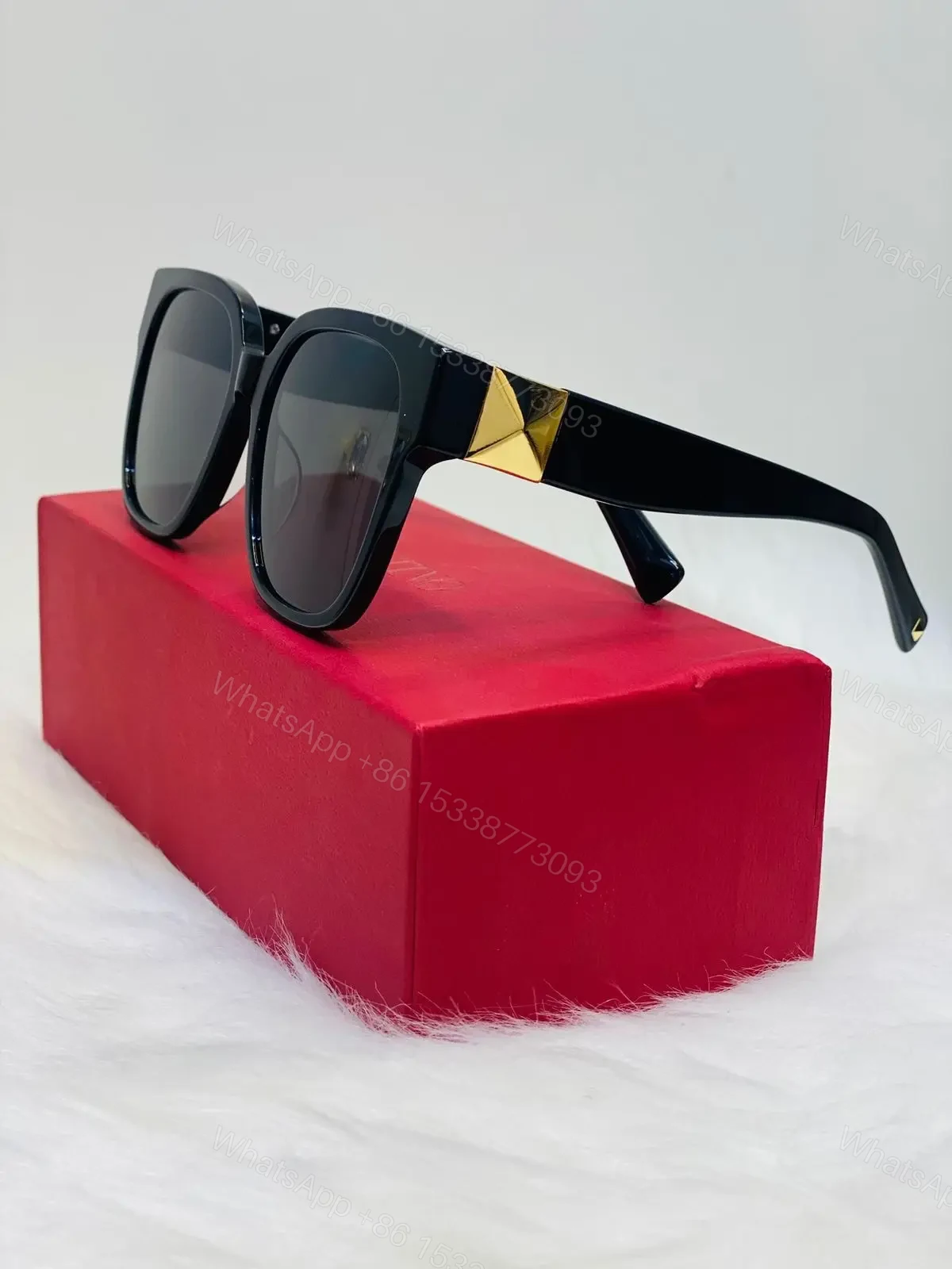 VALENTINO — view 1