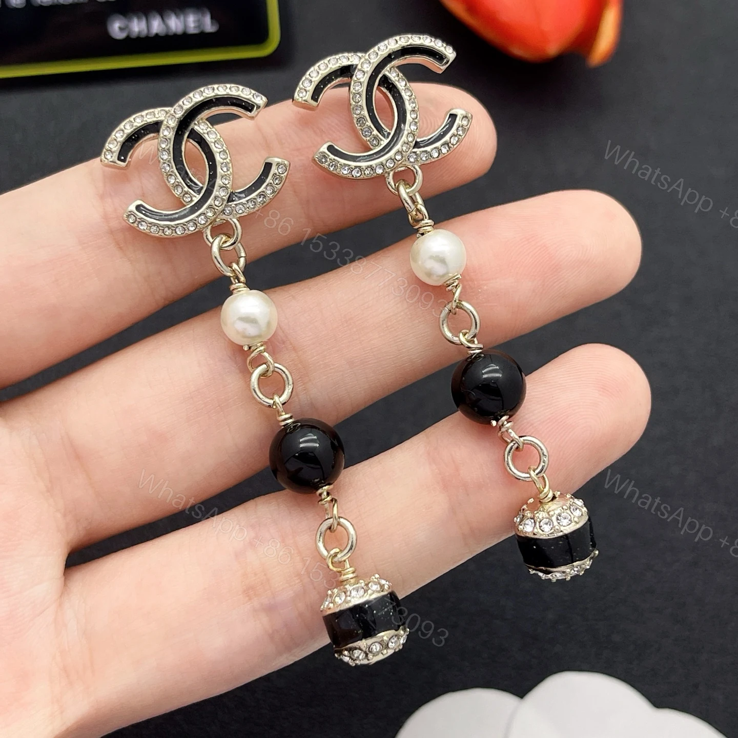 Chanel 黑金 CC 垂墜耳環 A貨 女款 珍珠黑晶元素 時尚百搭耳飾 — view 1