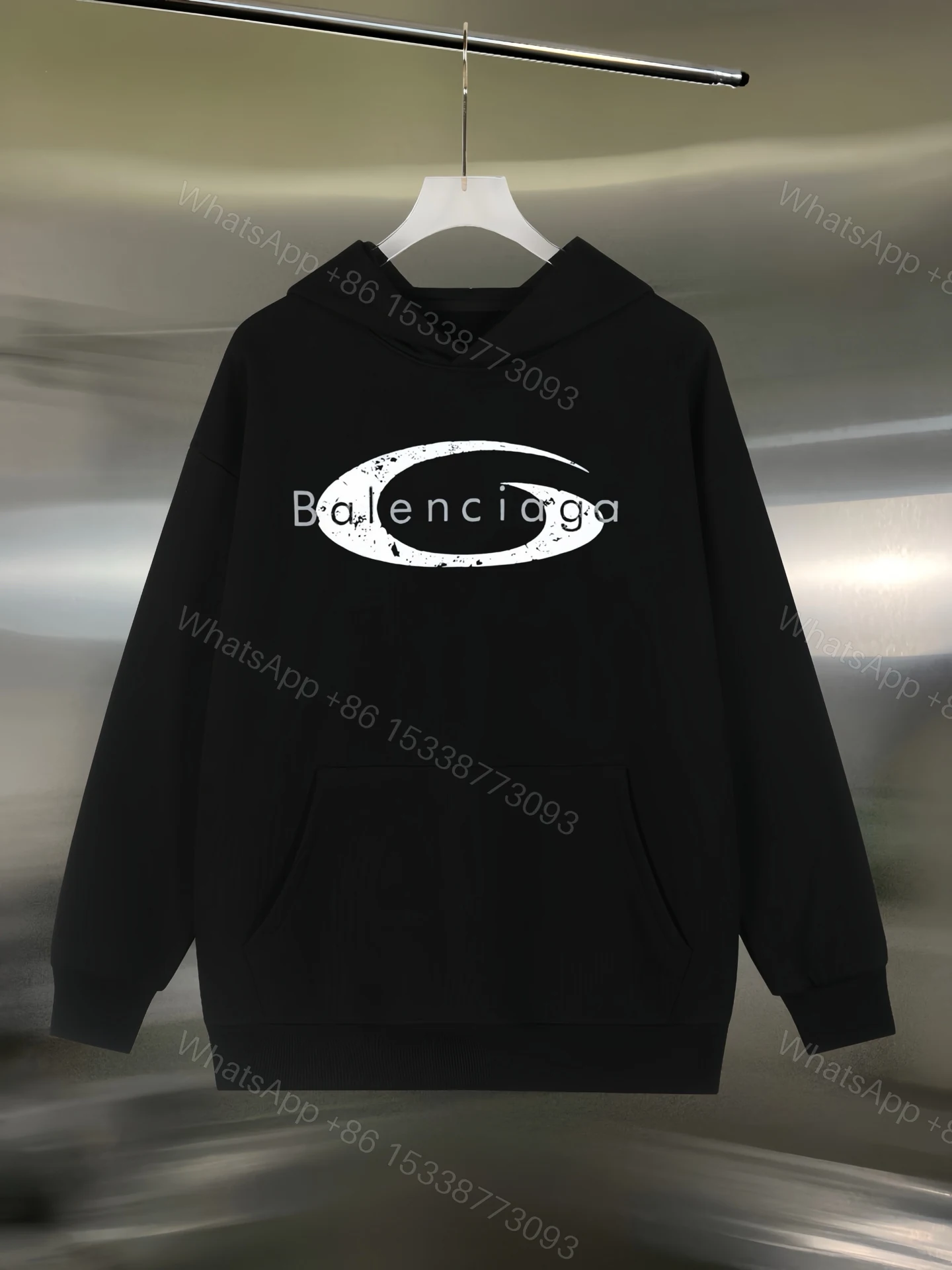 Balenciaga高仿黑色連帽帽T 經典C型刷舊Logo印花設計 — view 1