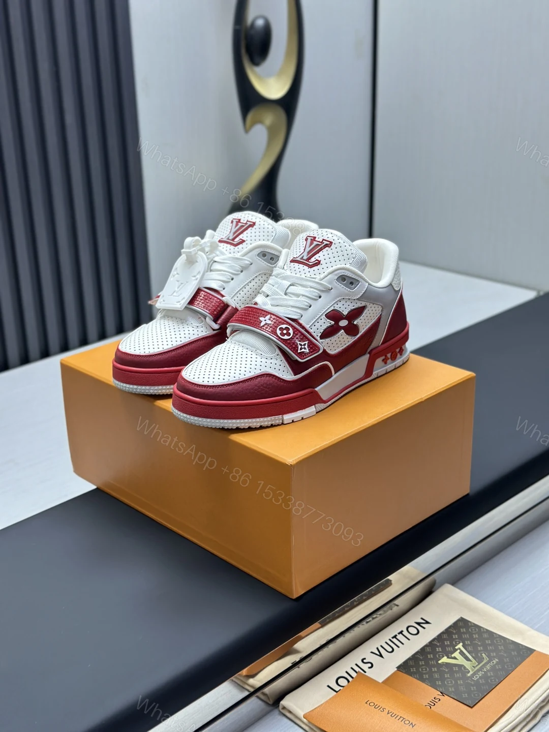 LV A貨 Trainer 紅白撞色運動鞋 男士潮流街頭板鞋 — view 1