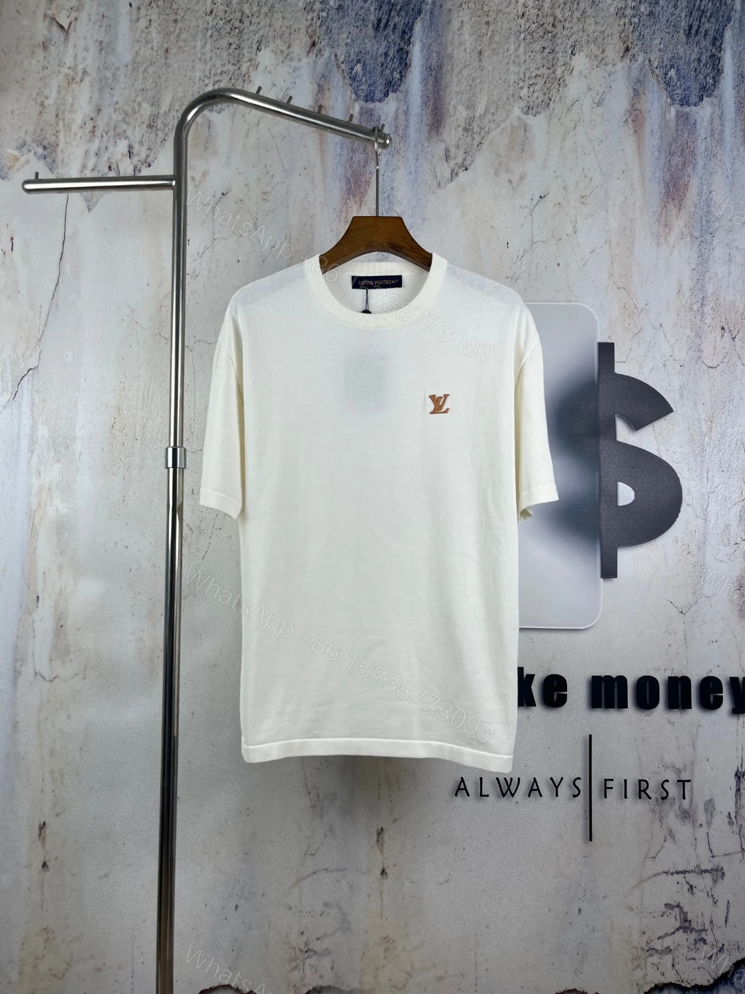 LV 高仿 男款 素面刺繡Logo短袖T恤 簡約百搭款 — view 1