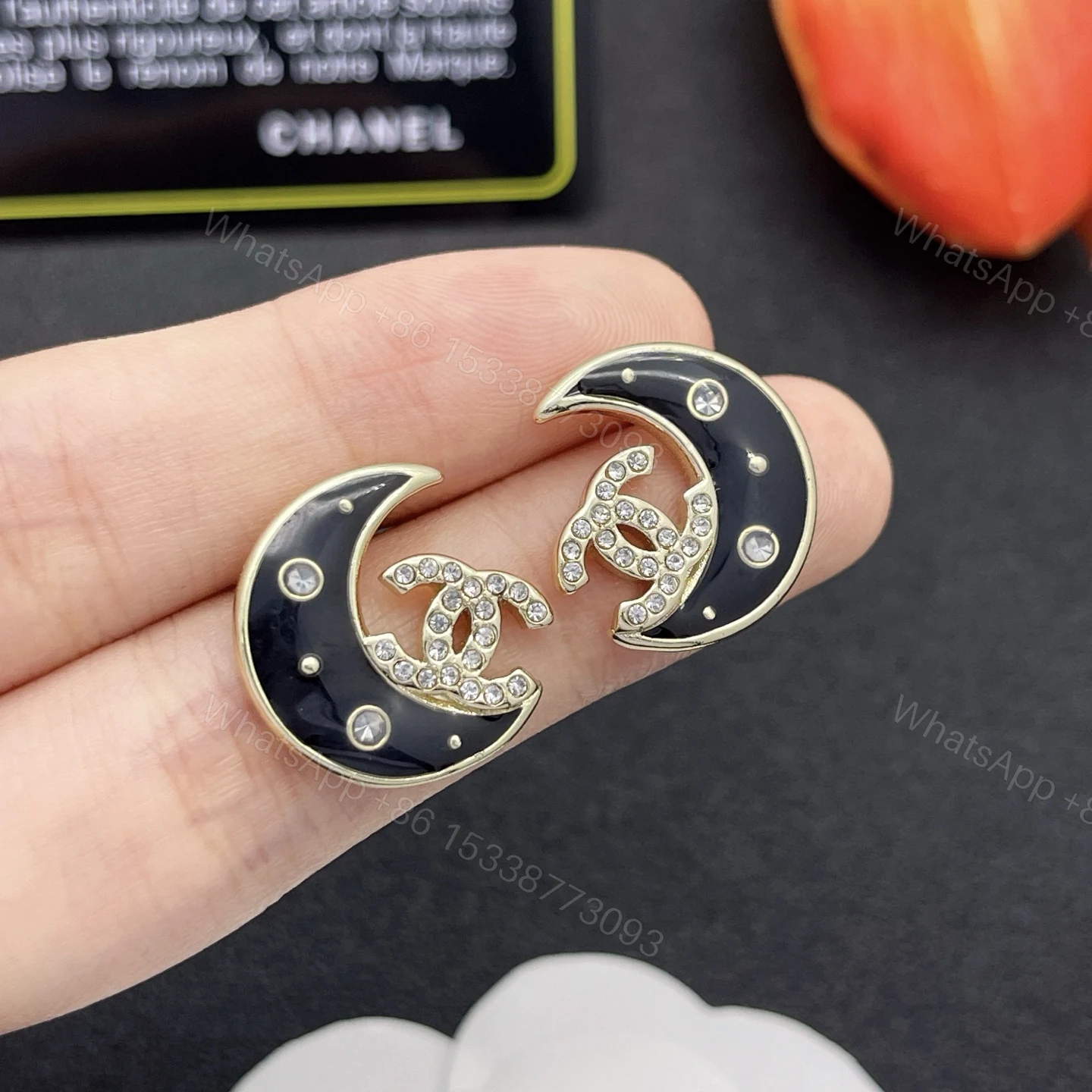 CHANEL A貨 黑月亮造型鑽飾耳環 女款 金邊閃鑽夜空風 小香風精品感 — view 1