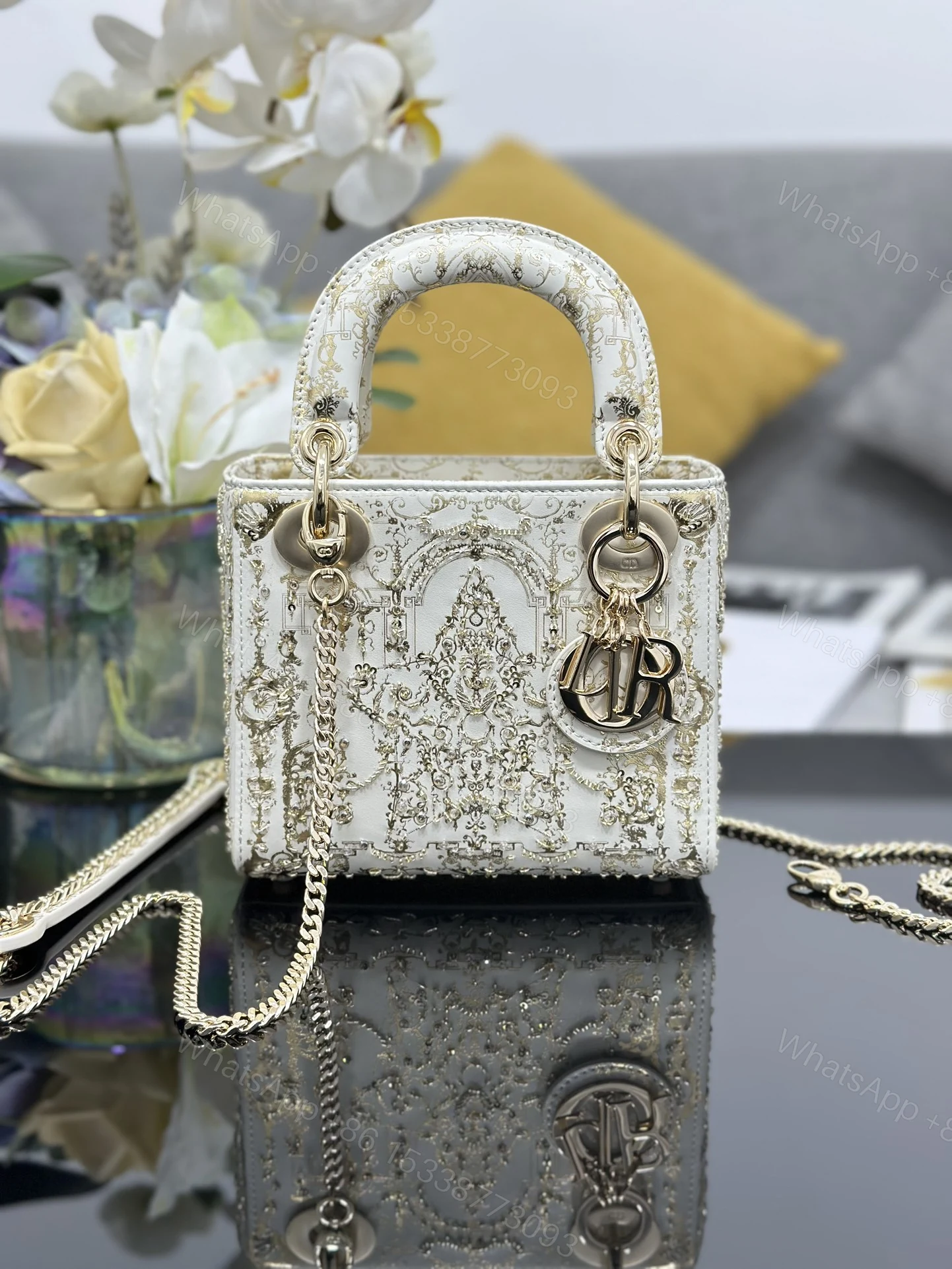 Dior 原單 女款 Lady 白色宮廷刺繡手提包 優雅氣質款 — view 1