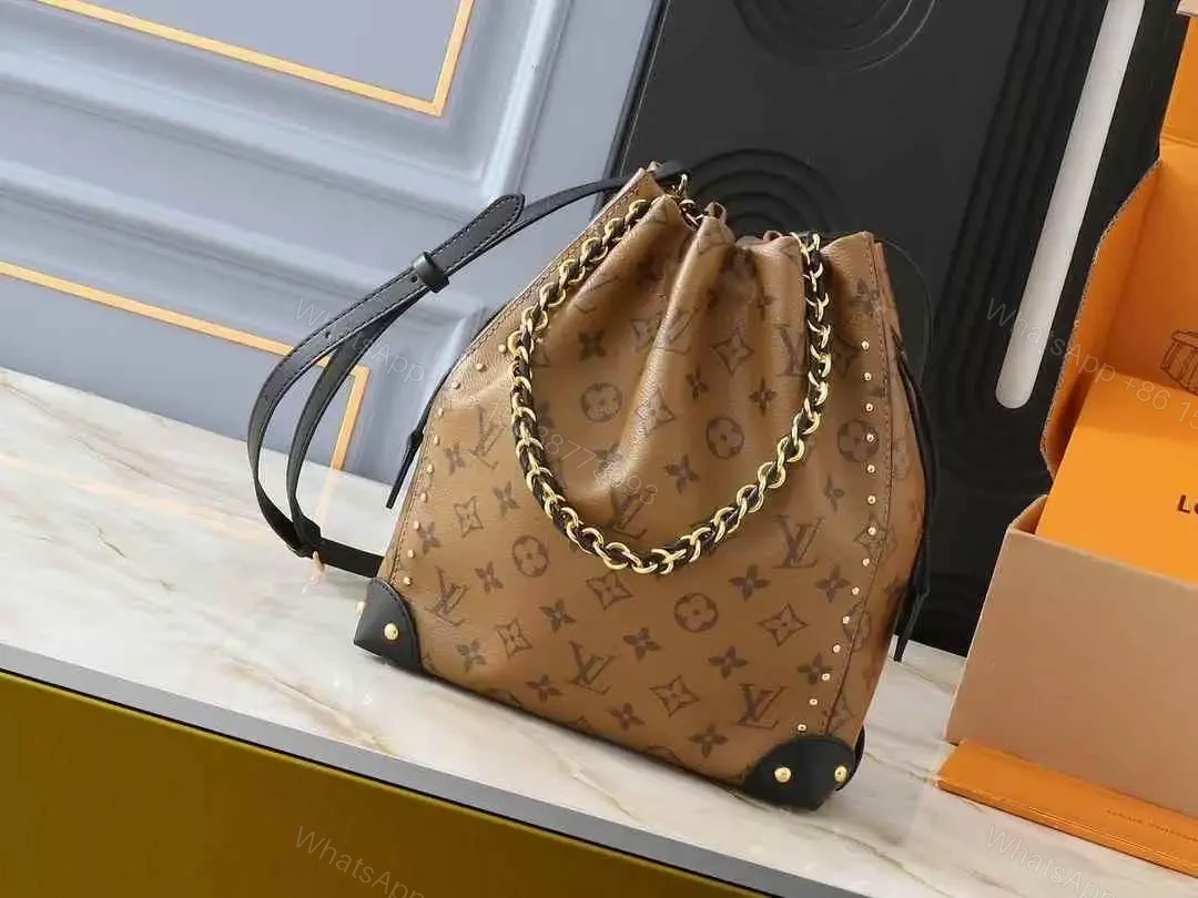 LOUIS VUITTON — view 1