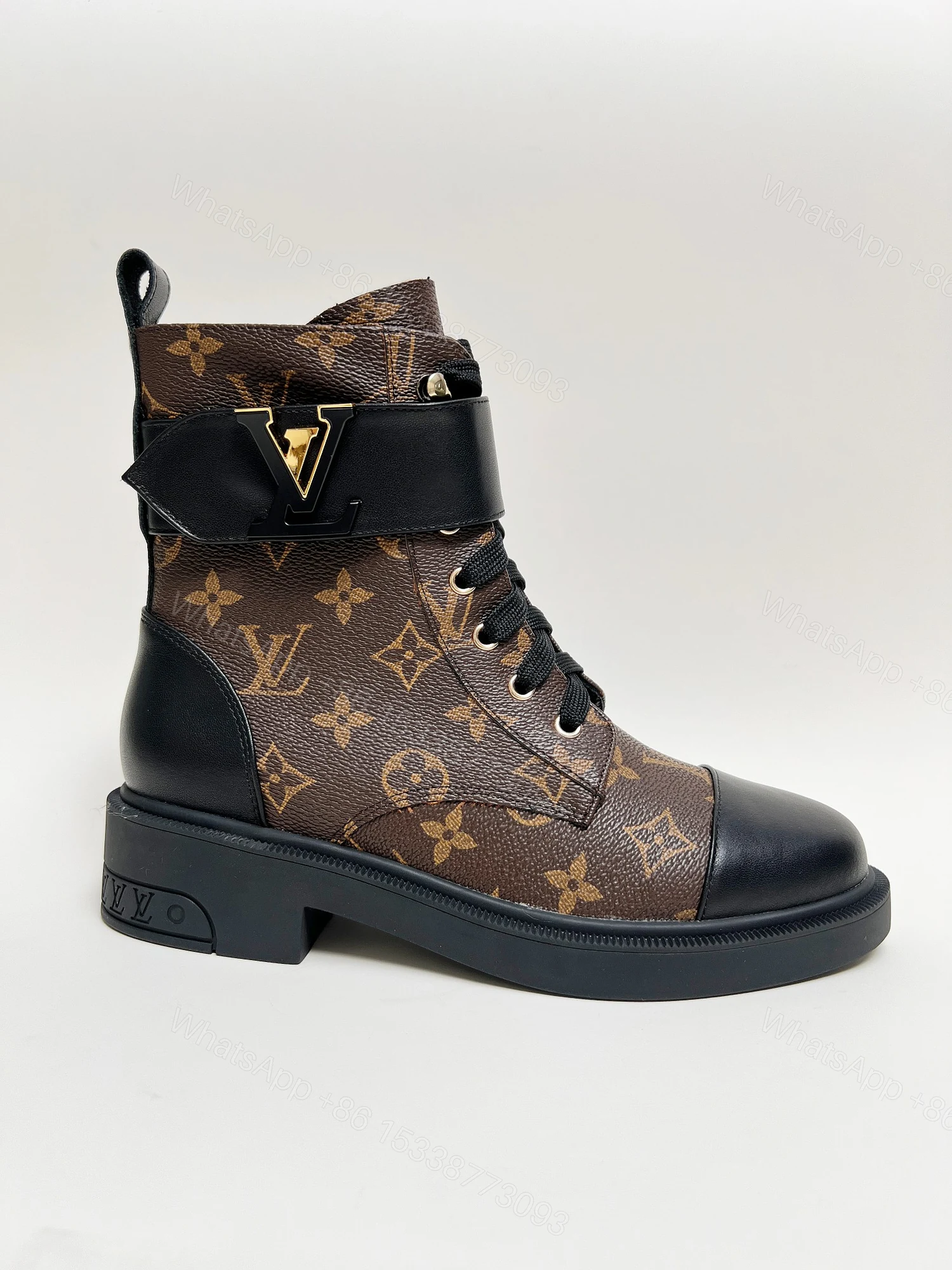 LV 高仿短靴 經典老花拼接黑皮革 金屬LV扣 女士靴款 — view 1