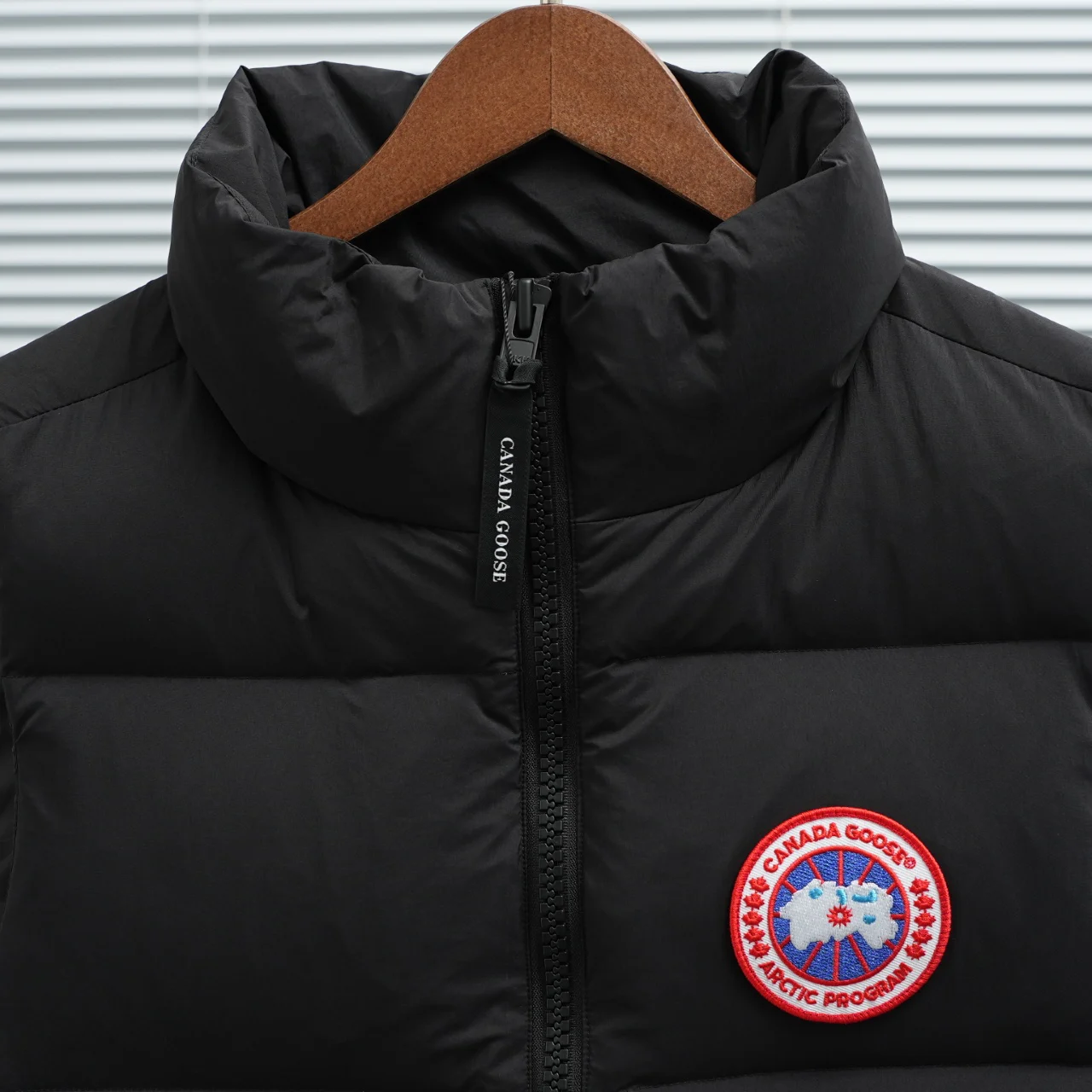 Canada Goose Men's Lawrence Puffer Vest Black / Classic Disc · 2804M-61