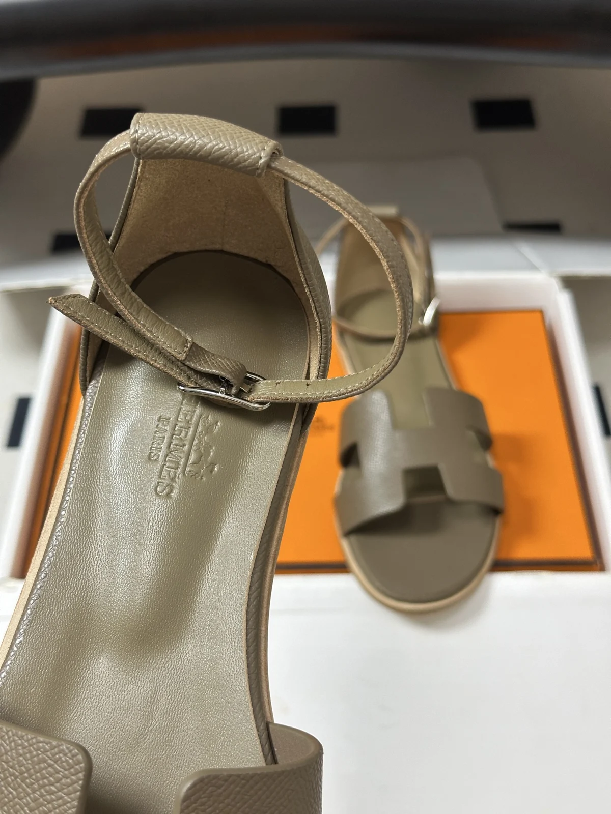 Hermès Santorini Sandal Étoupe