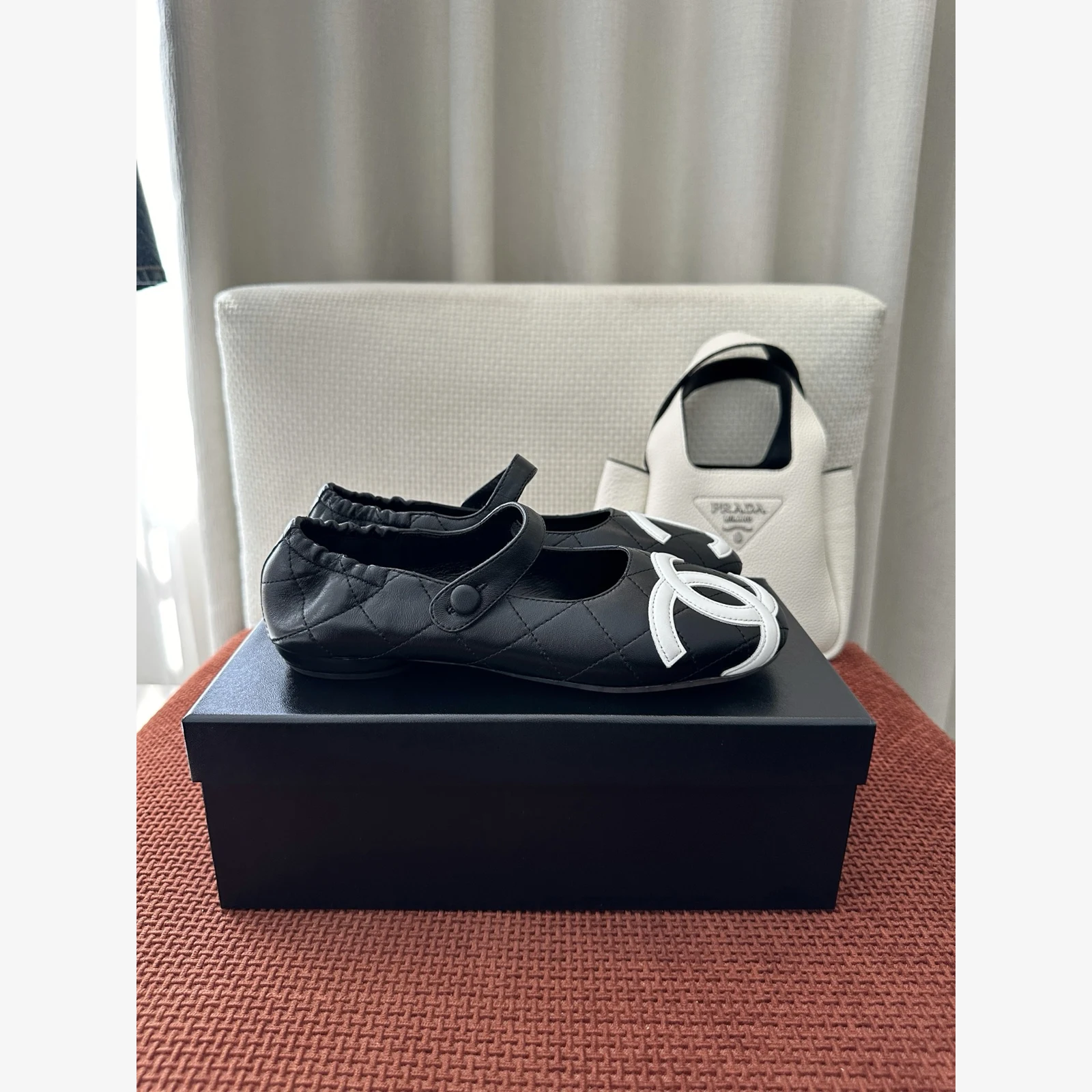 Chanel Coco Beach 2026 Ballet Flats G47163 · White & Black Lambskin White & Black · Lambskin