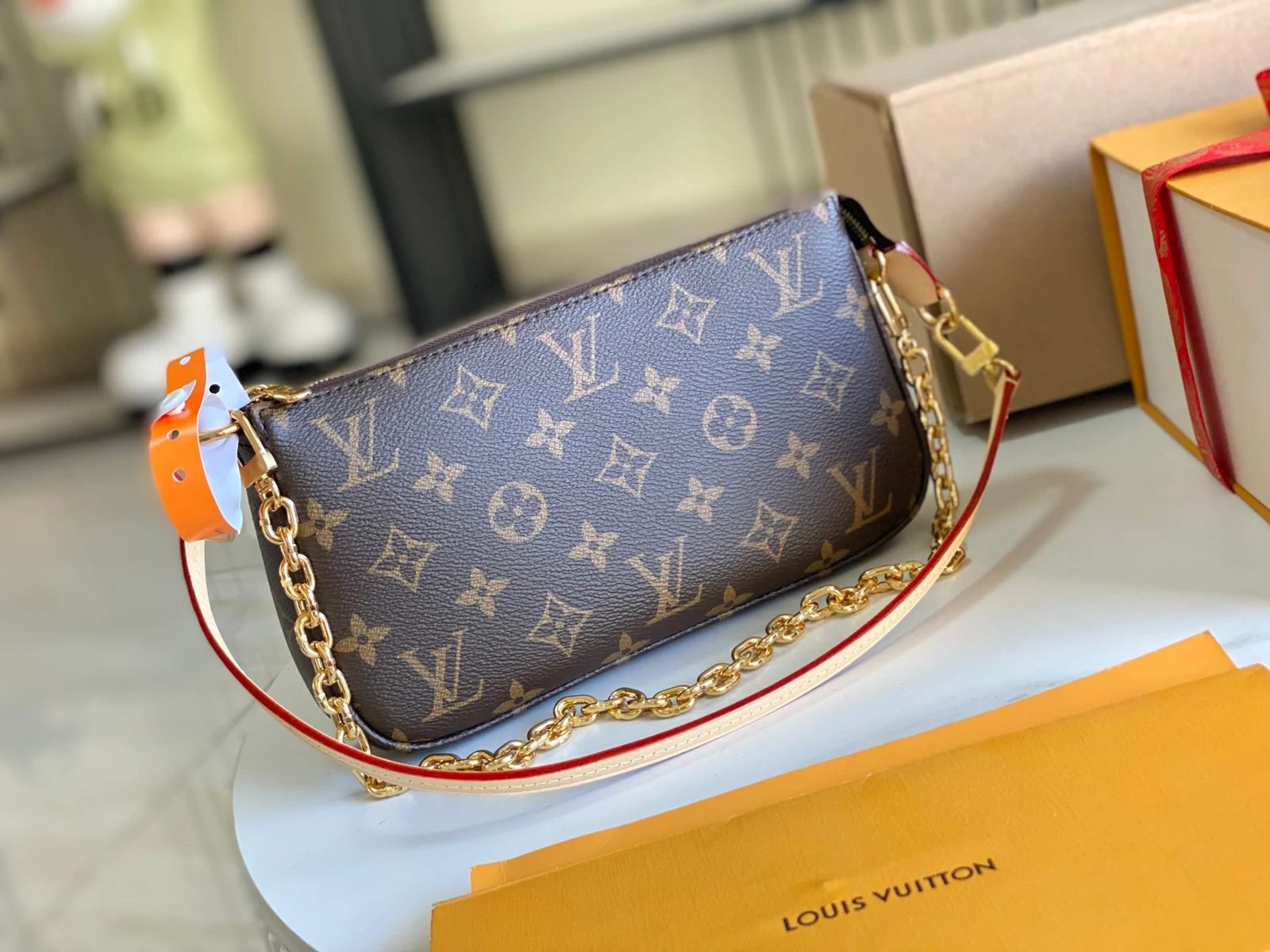 Louis Vuitton Pochette Accessoires Monogram Monogram · M82766