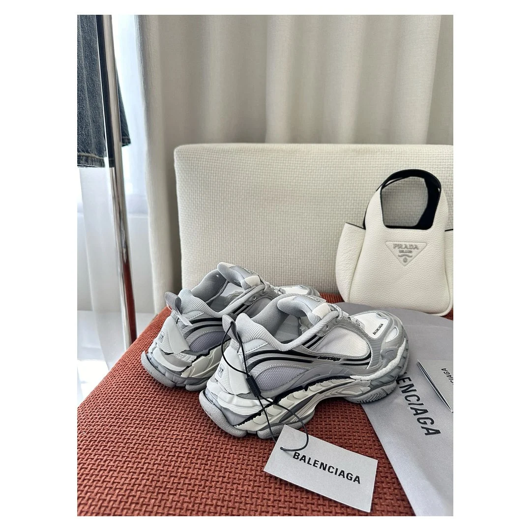 Balenciaga Triple S.2 Gradient Sneaker Grey · 865849WTR2G1800