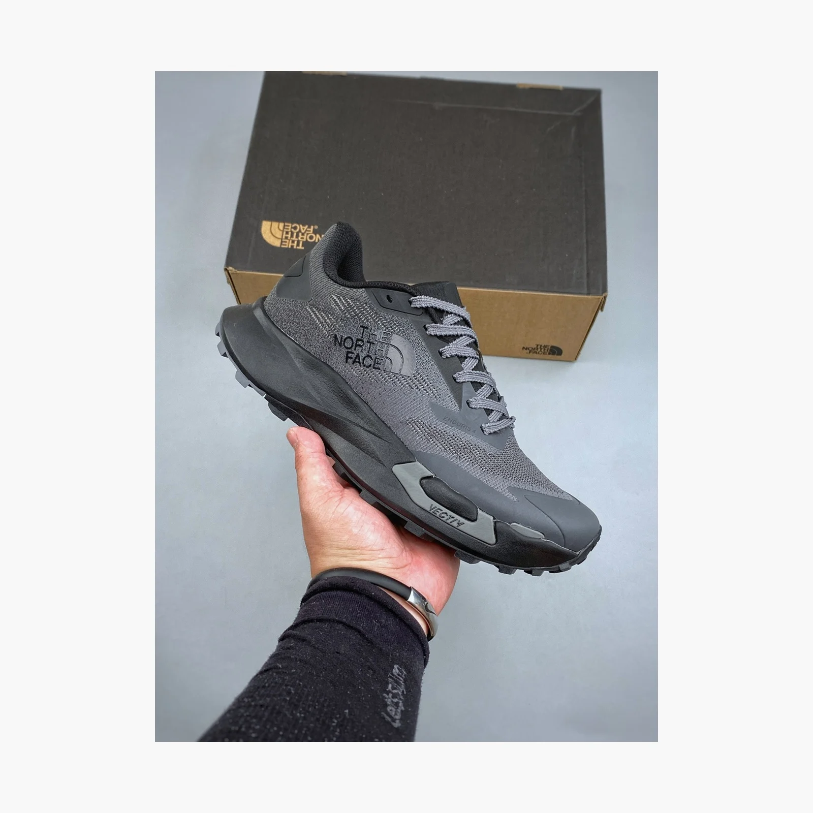 The North Face Men’s VECTIV Enduris 4 TNF Black/Anthracite Grey · NF0A8AEP-W90