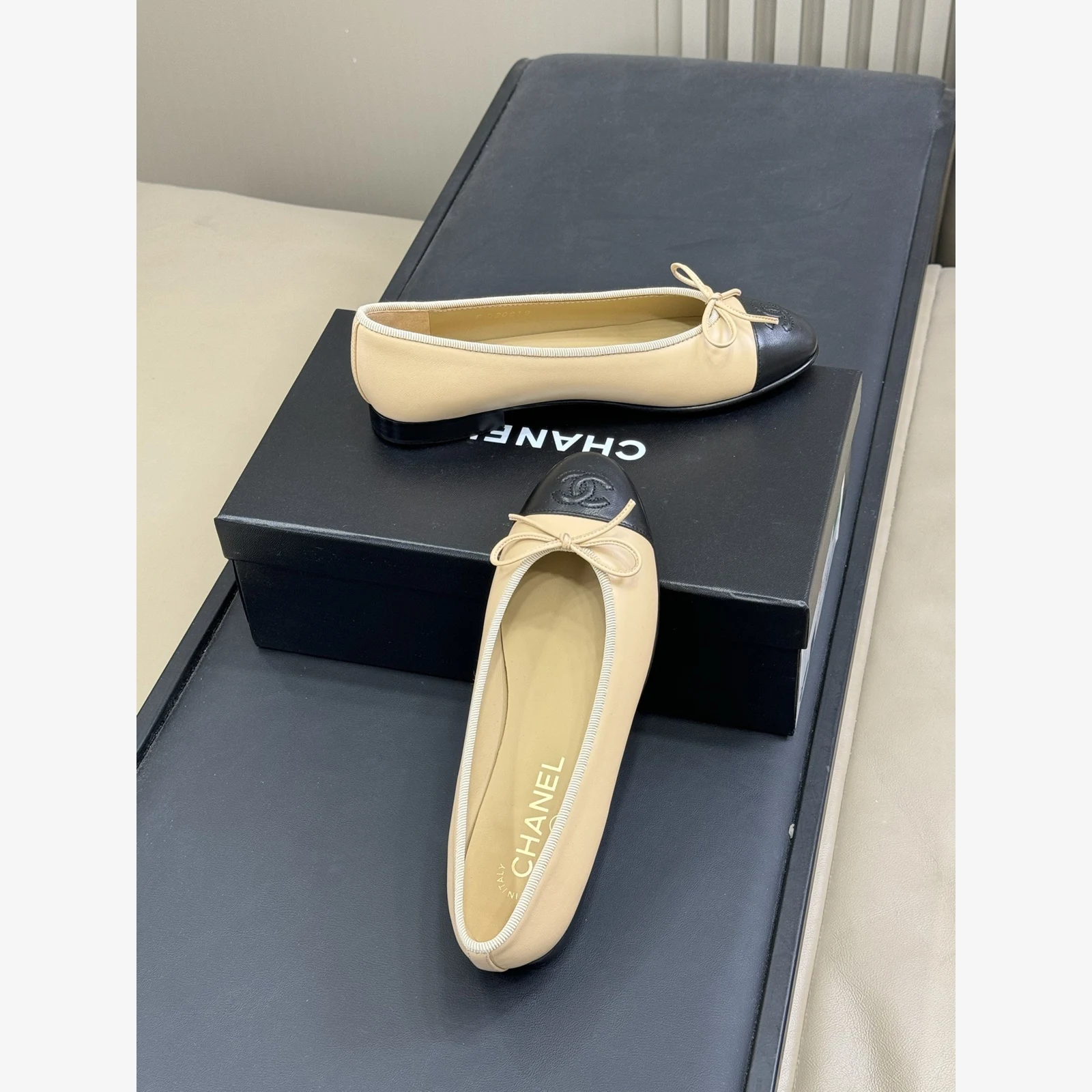 Chanel Ballet Flats G02819 · Beige & Black Lambskin Beige & Black · Lambskin