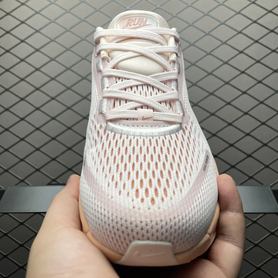 Nike Vomero 18 Women · Light Soft Pink / Light Madder Root / Arctic Orange / Madder Root · HM6804-601
