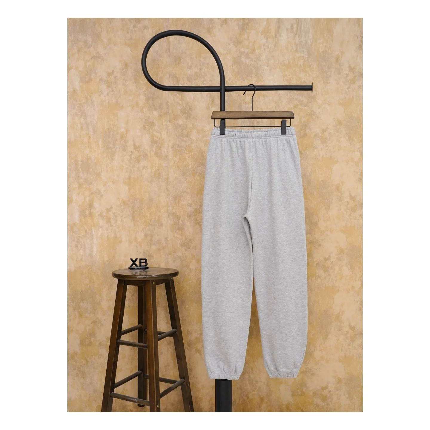 Alo Accolade Sweatpant Athletic Heather Grey · U5013RG
