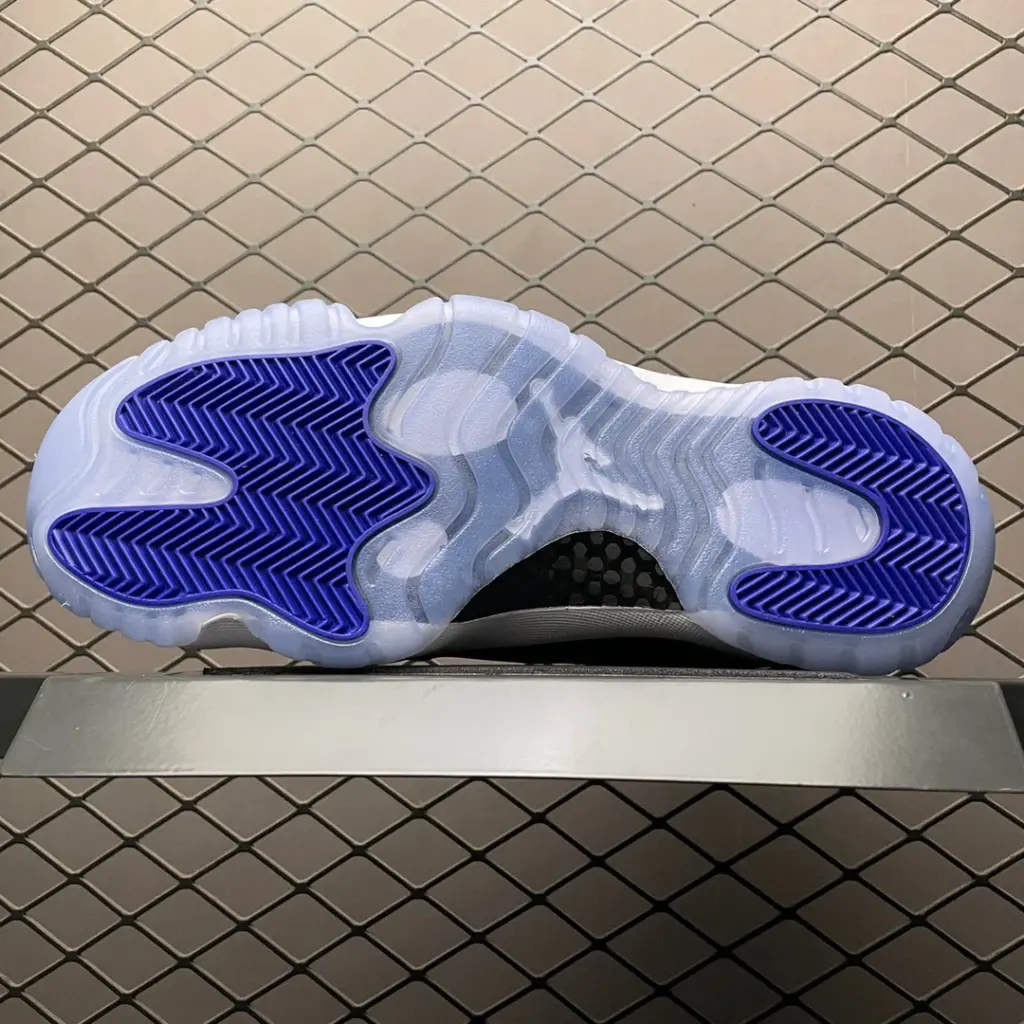 Air Jordan 11 Space Jam