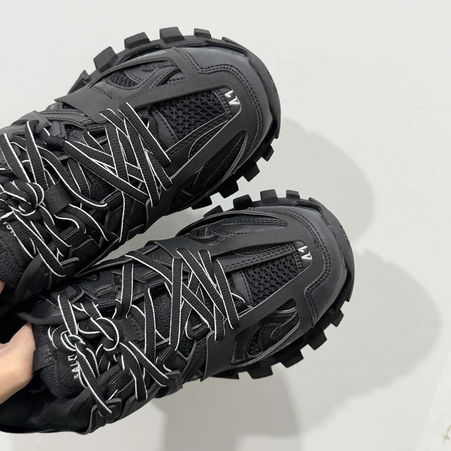 Balenciaga Track Sneaker Black · 542023W1GB11000