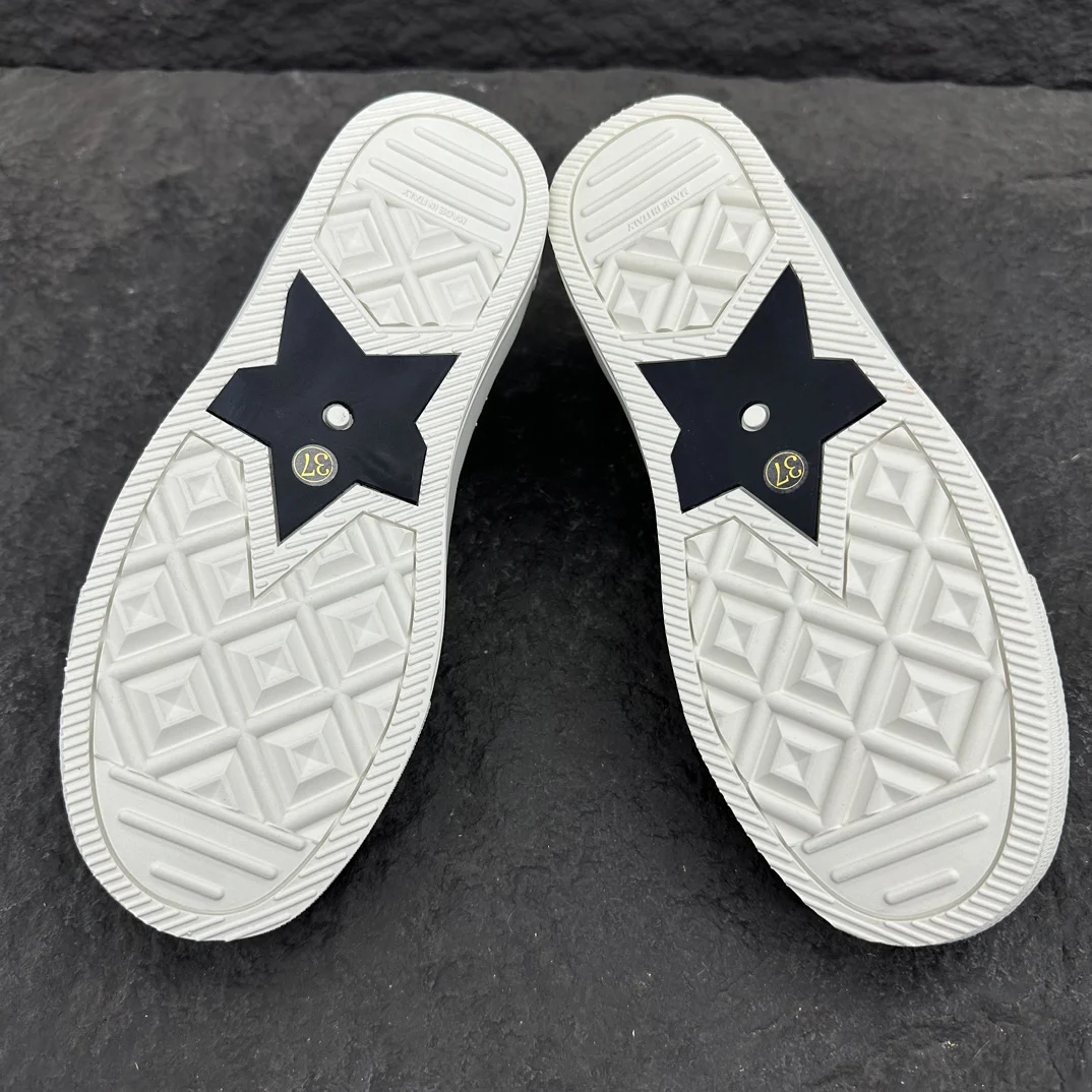 Dior Walk'n'Dior Sneaker Stone Gray Dior Oblique Embroidered Cotton · KCK211OBE_S33G