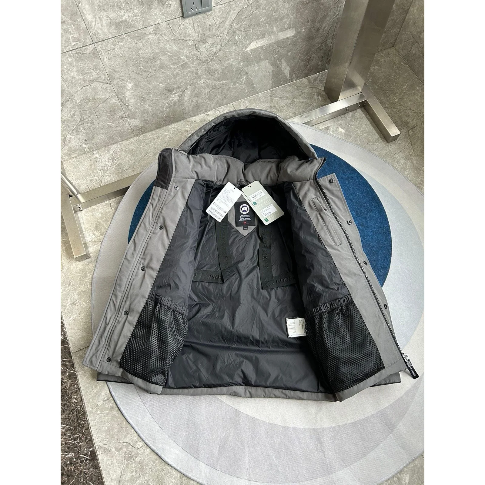 Canada Goose Wyndham Parka Granite Grey / Classic Disc · 2048M-9431