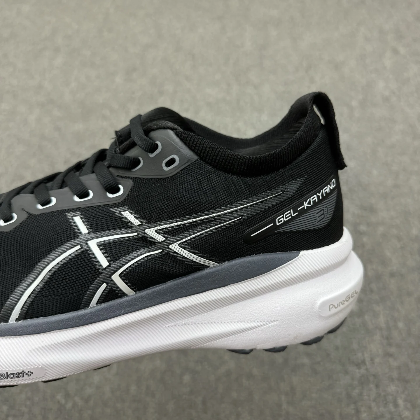ASICS GEL-KAYANO 31 Black / White · 1011B867-002