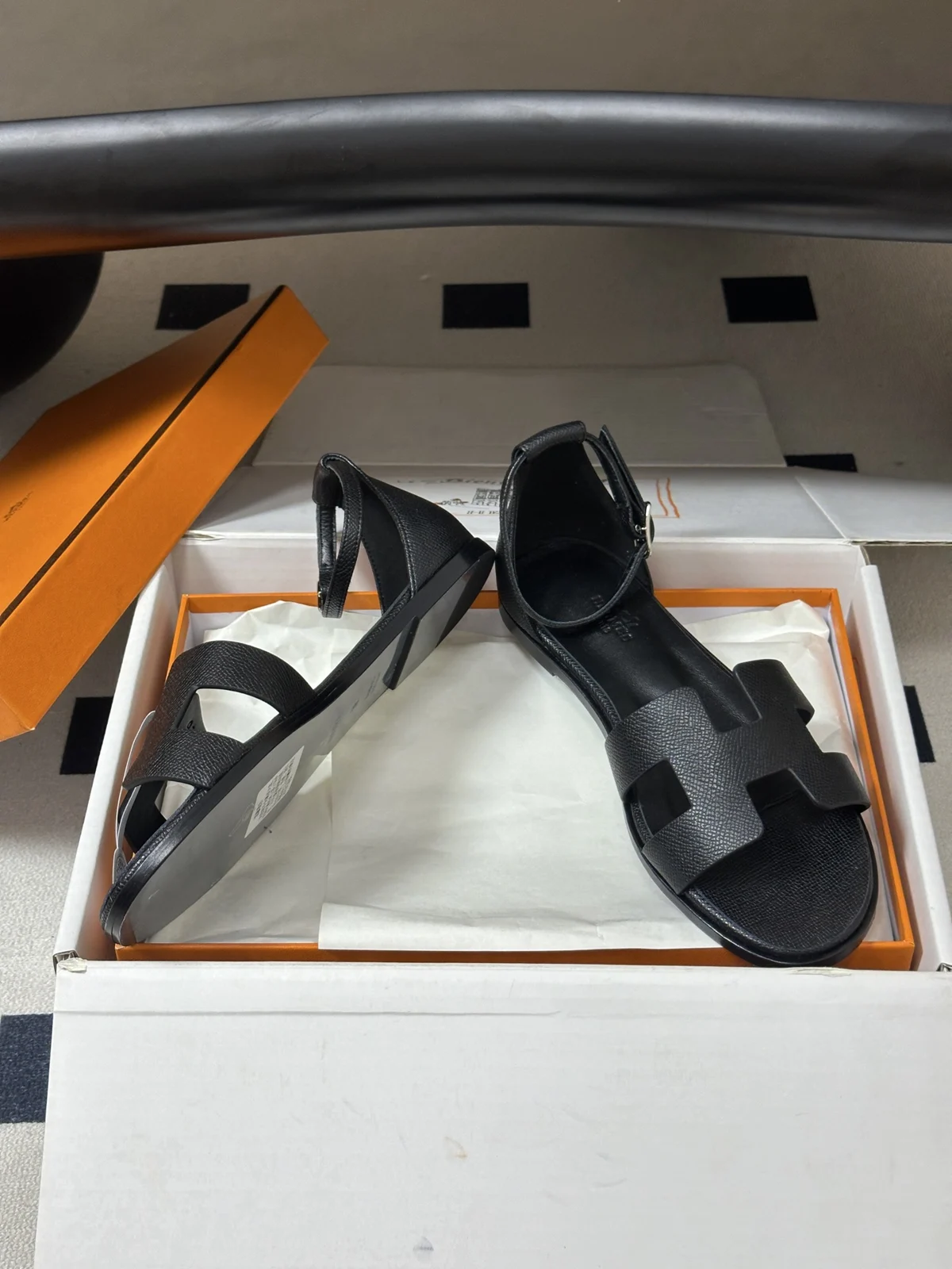 Hermès Santorini Sandal Noir