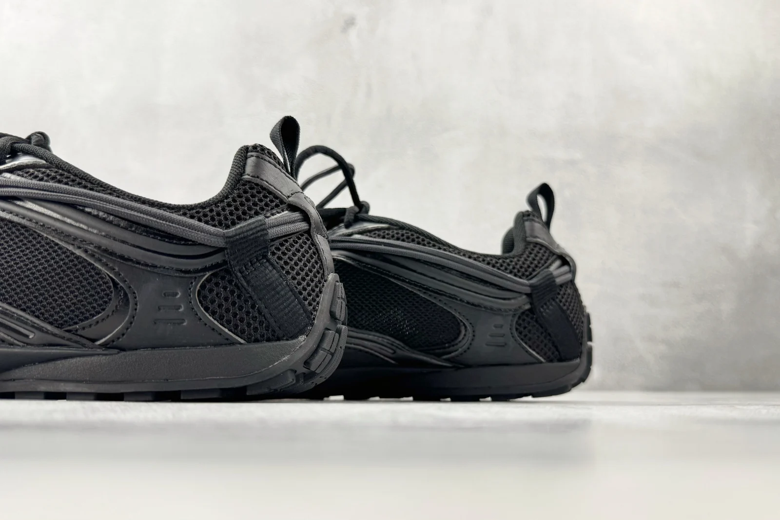 Balenciaga Radar Sneaker Black / Grey · 865703WSTEO1011