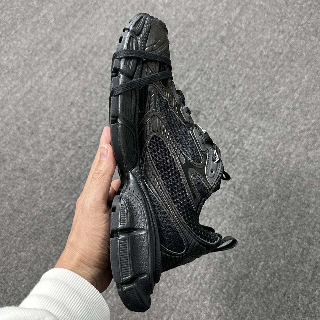 Balenciaga 3XL Black · 734734W3XL11010