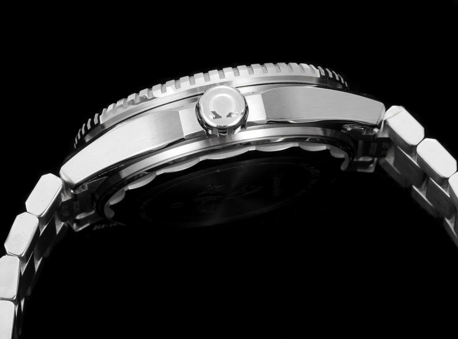 Omega Seamaster Planet Ocean 600M 42 mm Blue Bezel Steel Bracelet Black dial / blue bezel / steel bracelet · 217.30.42.21.01.002