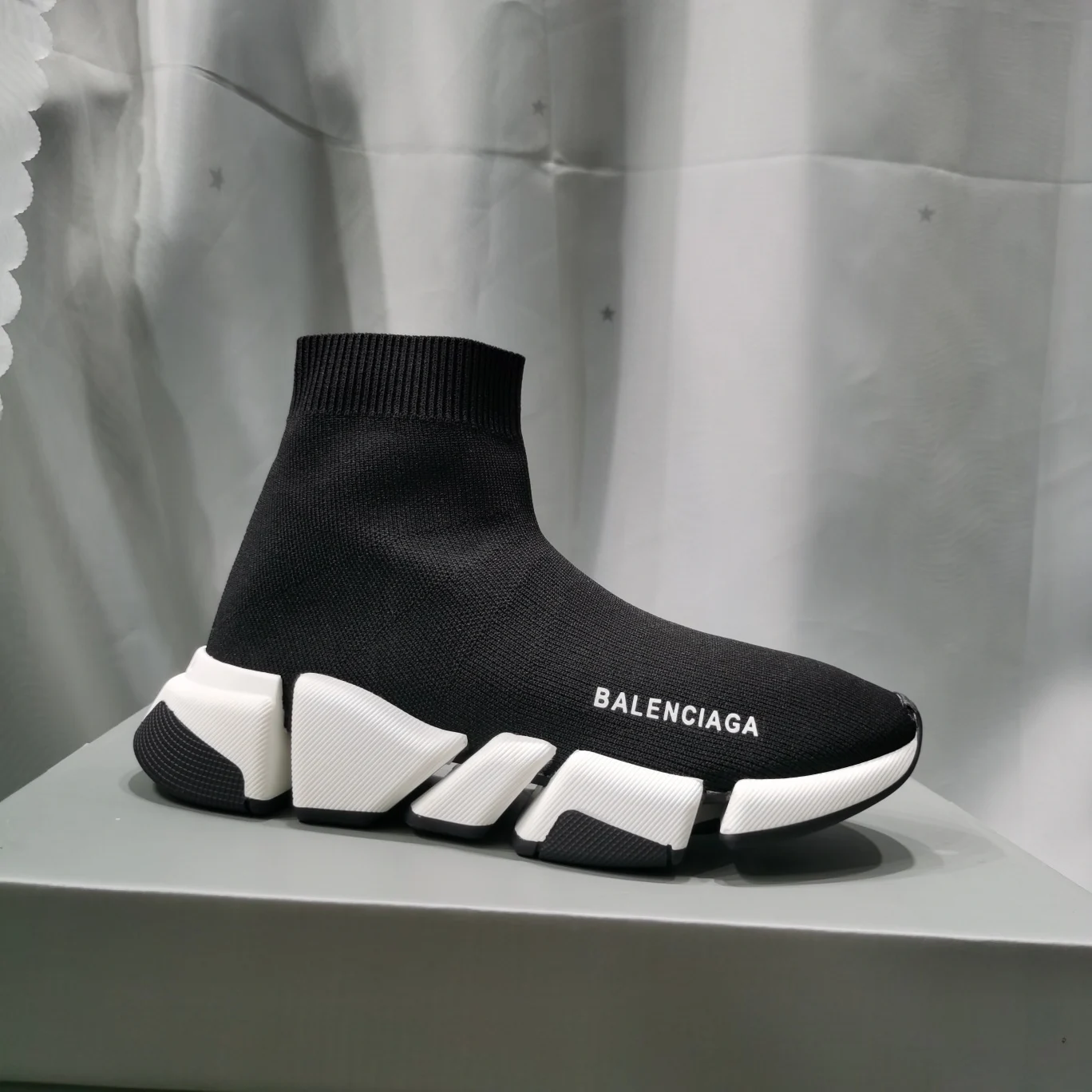 Balenciaga Speed 2.0 Black / White · 617196W2DB21015