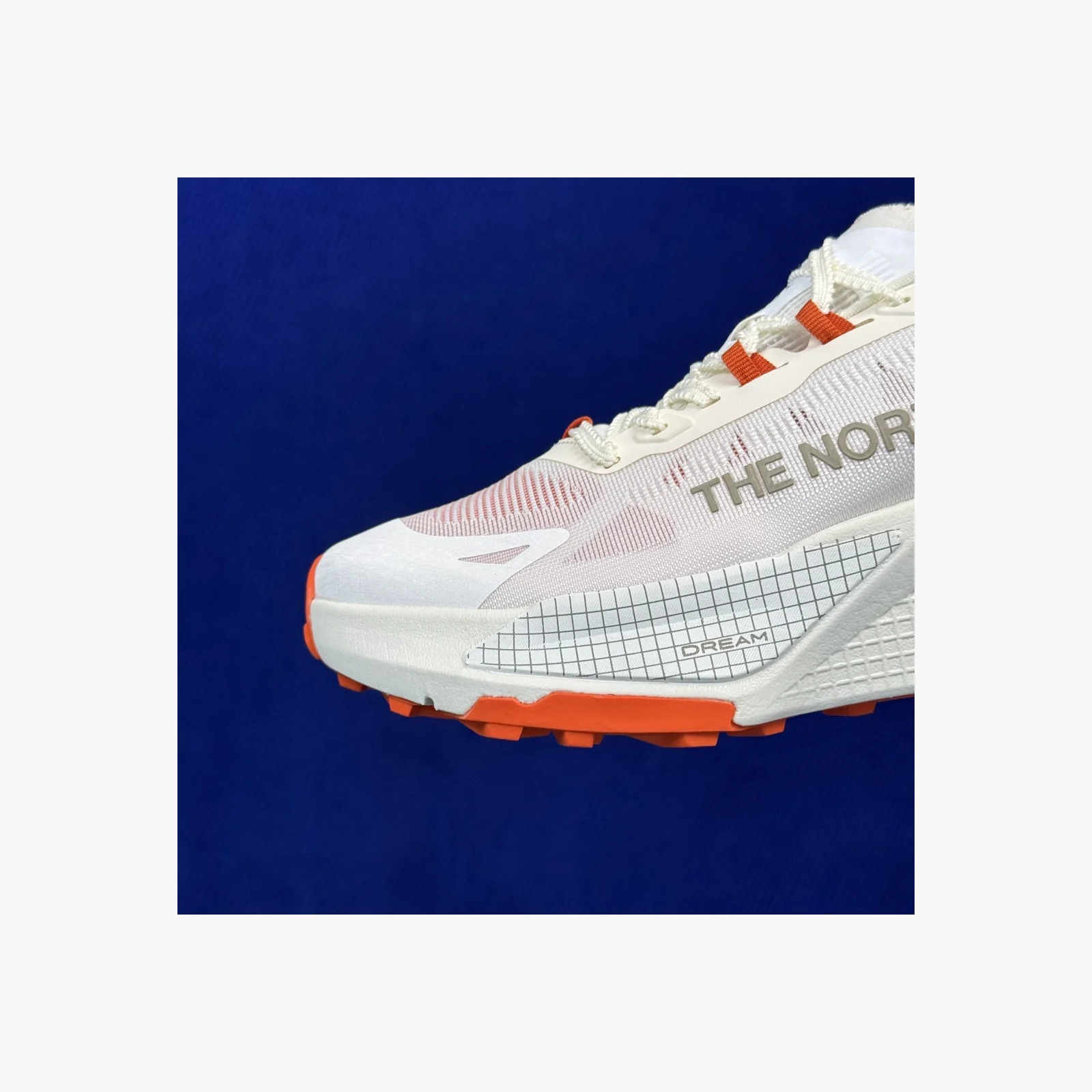 The North Face Men’s Altamesa 500 V2 TNF White/Lava Red · NF0A8DAJ-L5I