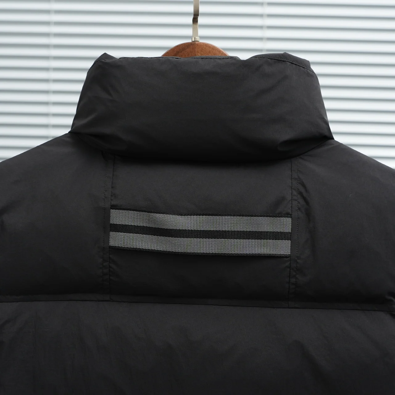 Canada Goose Men's Lawrence Puffer Vest Black / Classic Disc · 2804M-61