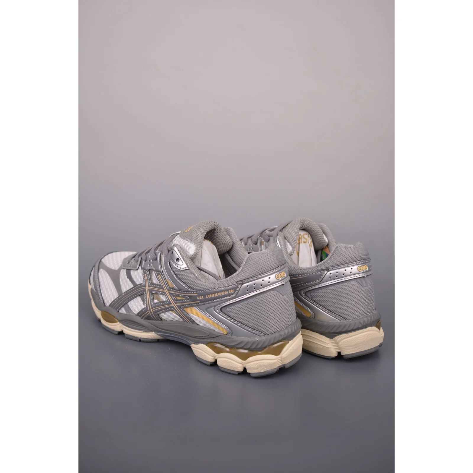 ASICS GEL-CUMULUS 16 Cream / Clay Grey · 1203A733-101