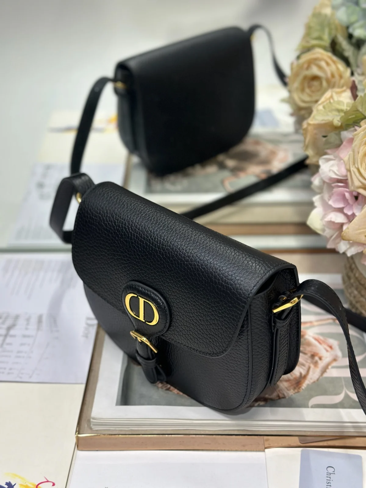 Medium Dior Bobby Bag Black Grained Calfskin · M9337USKU_M900