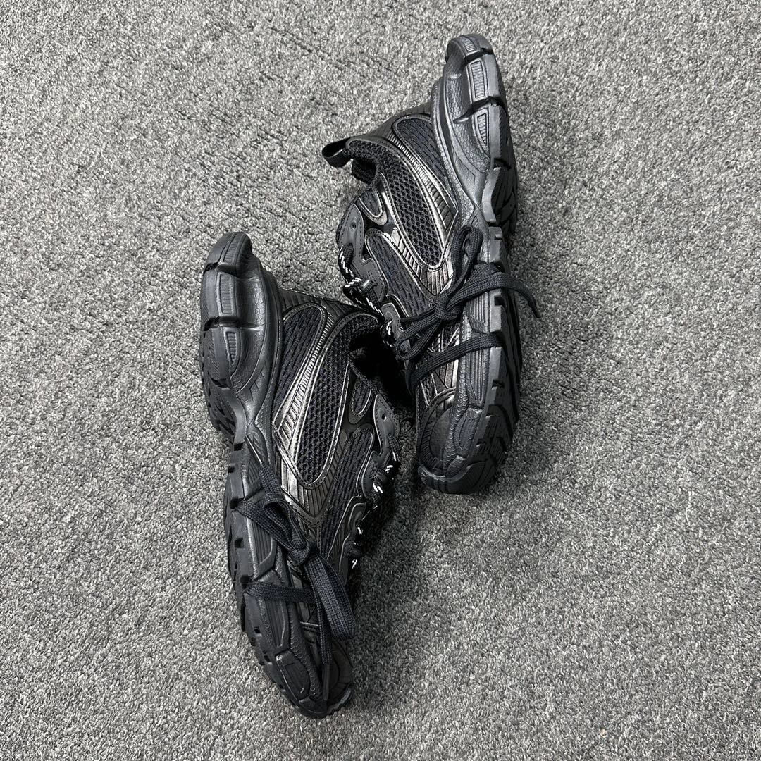 Balenciaga 3XL Black · 734734W3XL11010