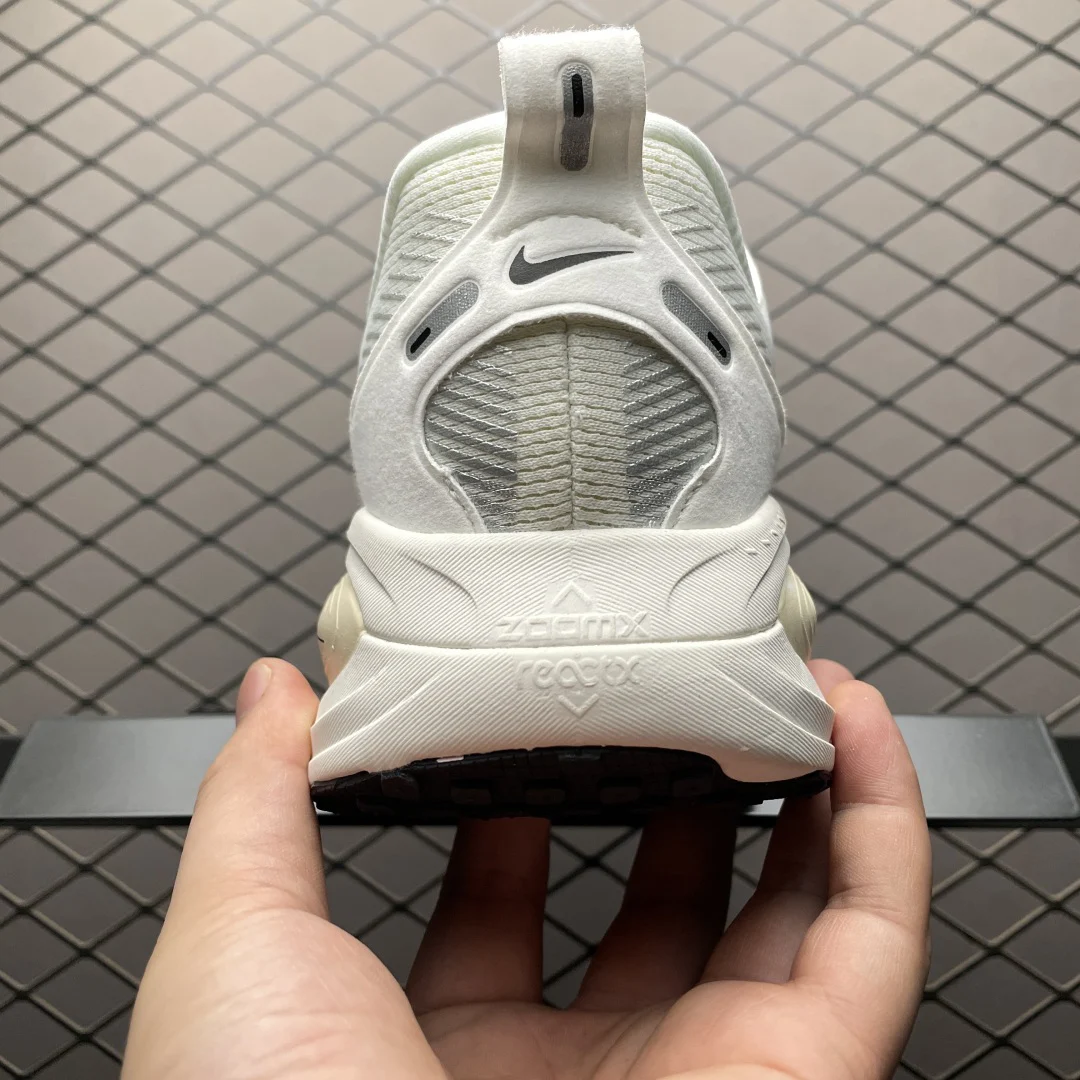 Nike Vomero 18 Men · White / Coconut Milk · HM6803-101