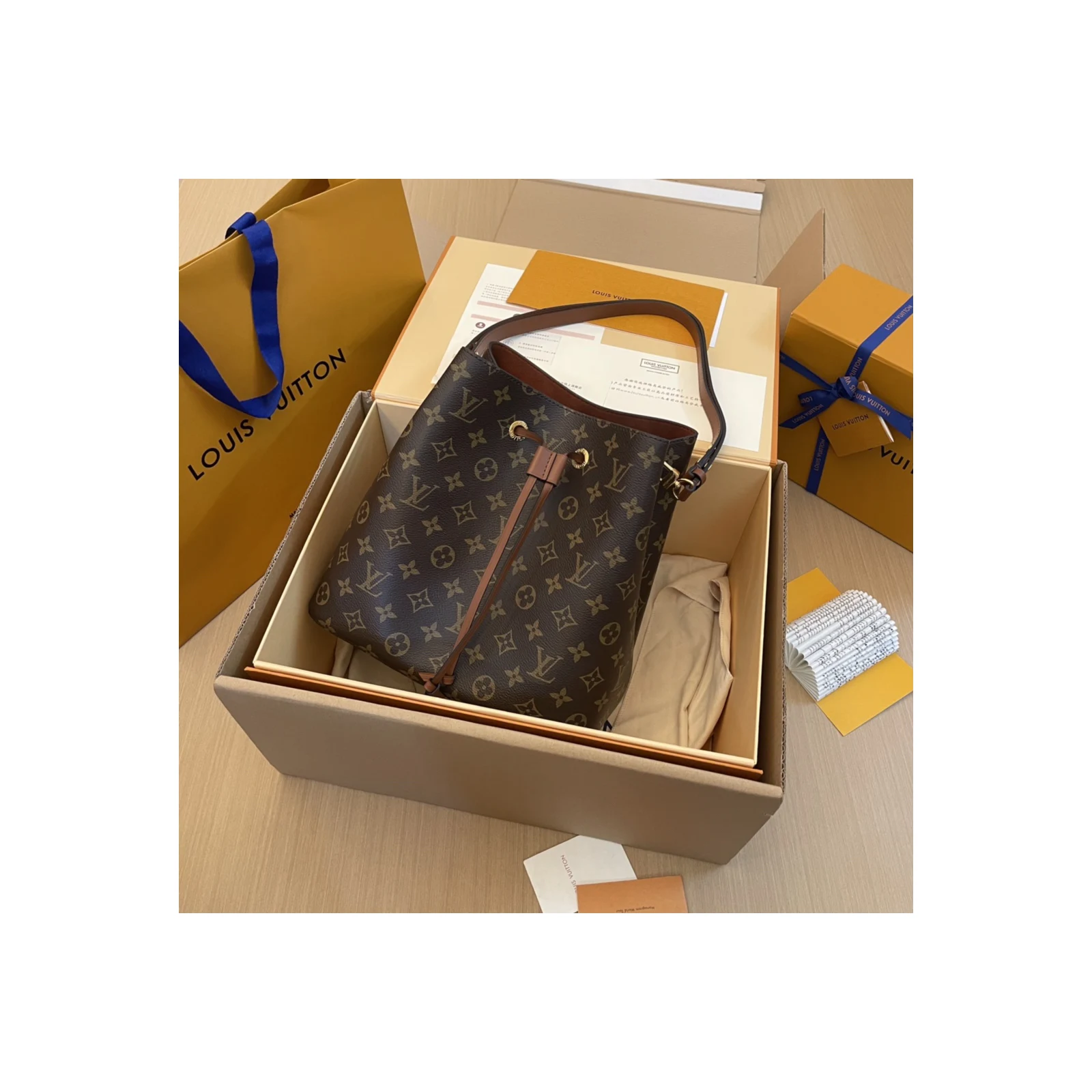 Louis Vuitton NéoNoé MM Monogram Monogram · Caramel Brown · M44887