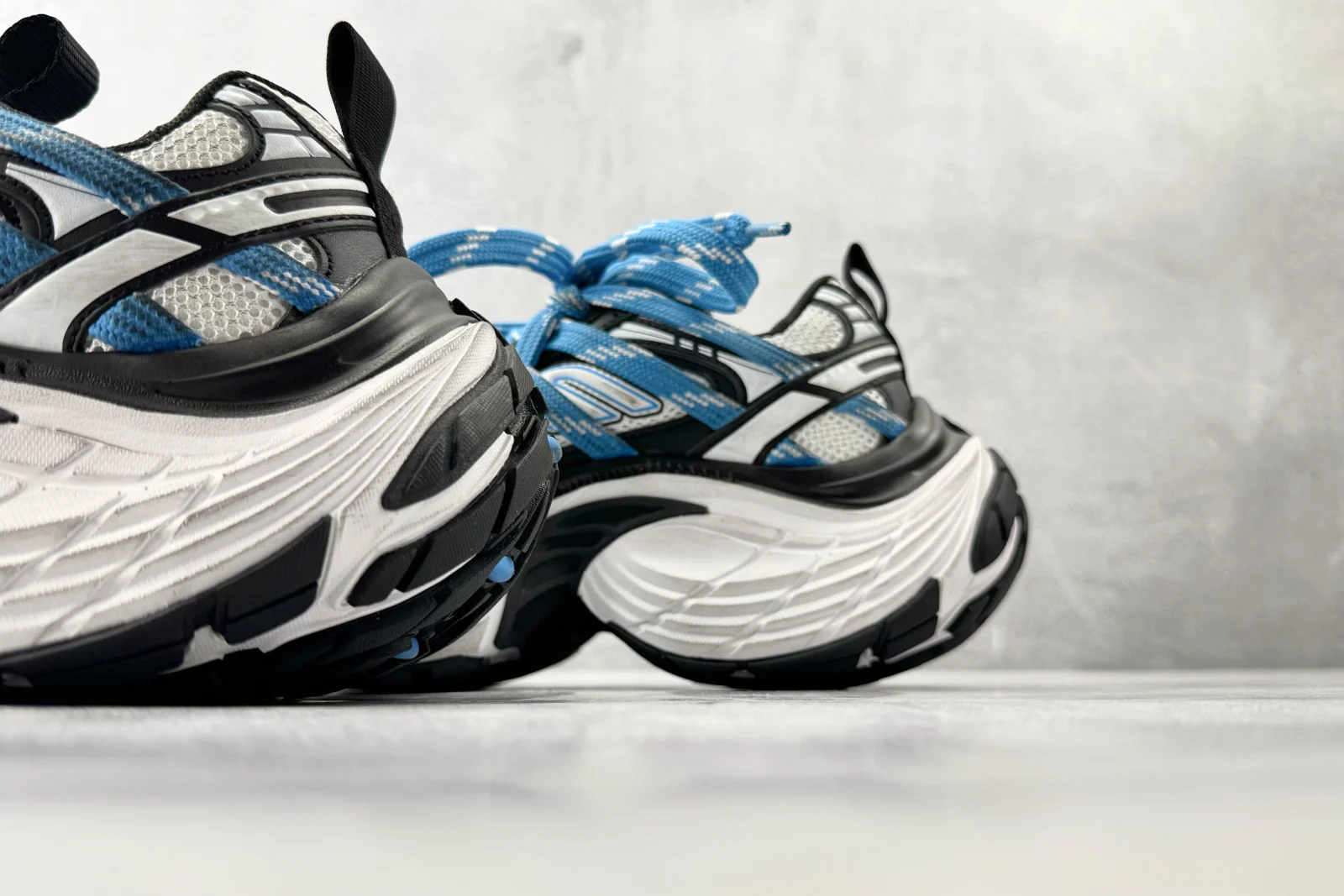 Balenciaga 6XL Extreme Laces Sneaker White/Blue/Black · 863710W6XEX9401