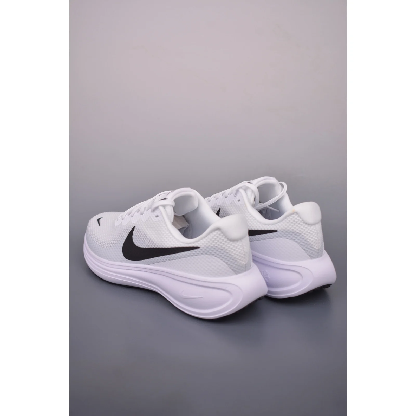 Nike Revolution 8 White / Pure Platinum / Black · HJ9198-101