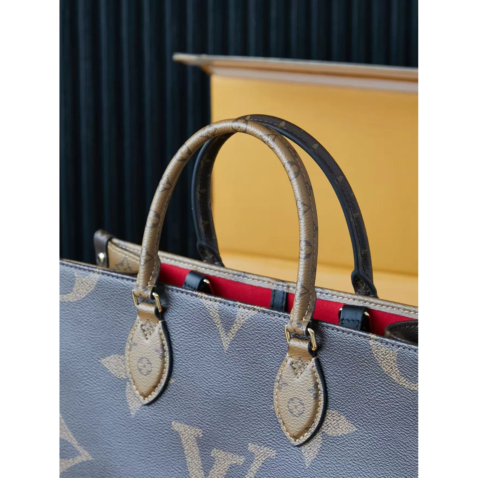 Louis Vuitton OnTheGo MM Monogram Monogram / Monogram Reverse · M45321