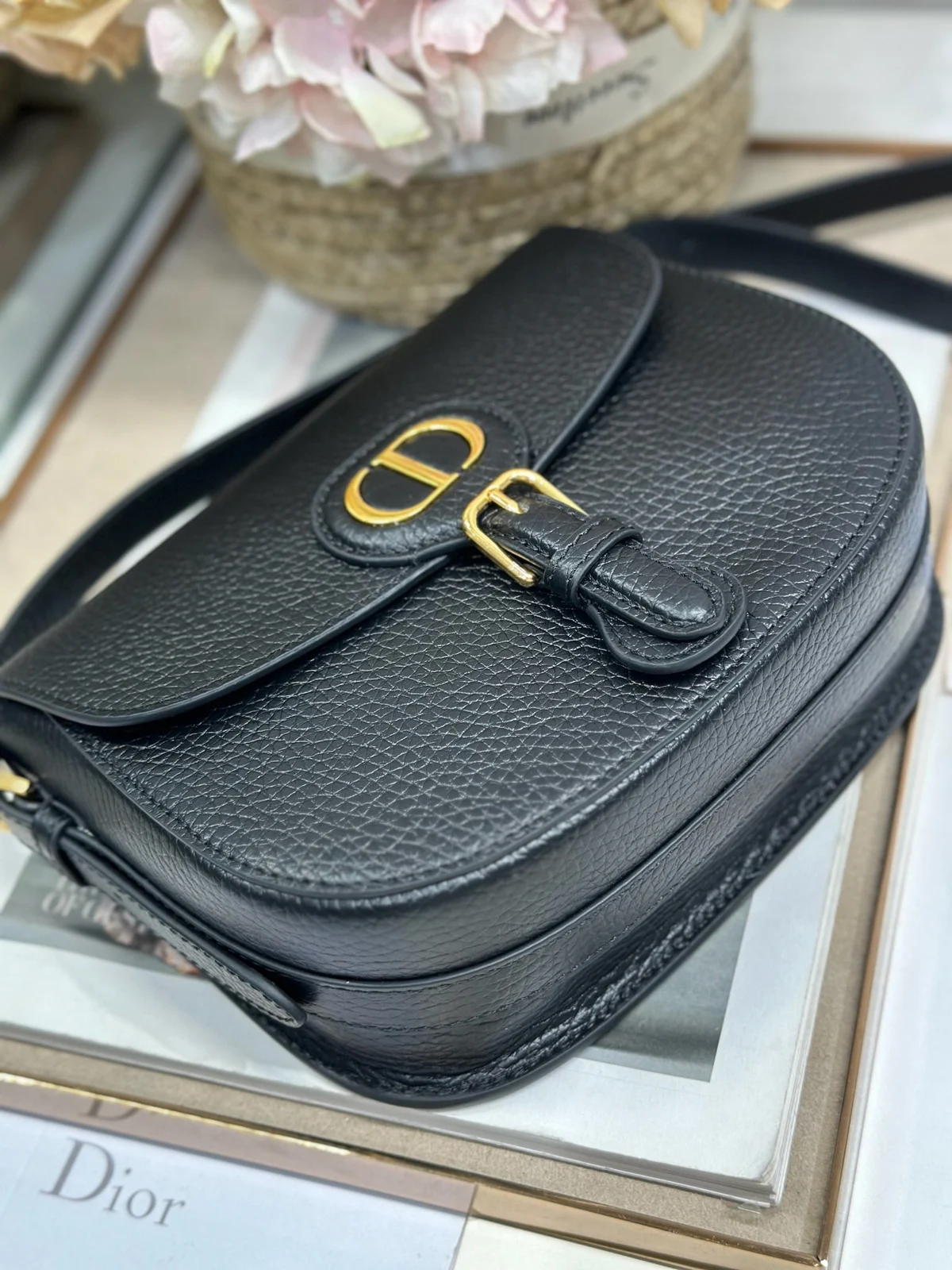 Medium Dior Bobby Bag Black Grained Calfskin · M9337USKU_M900