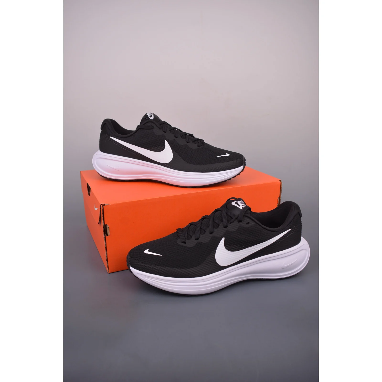 Nike Revolution 8 Black / Black / White · HJ9198-003